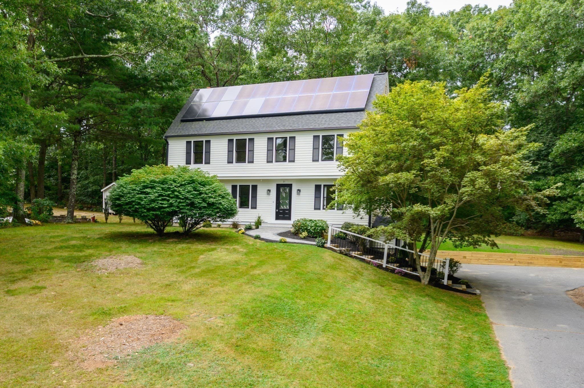 Single Family Residence at 21 Old Barn Rd, Plymouth MA 02360, photo 3 of 32