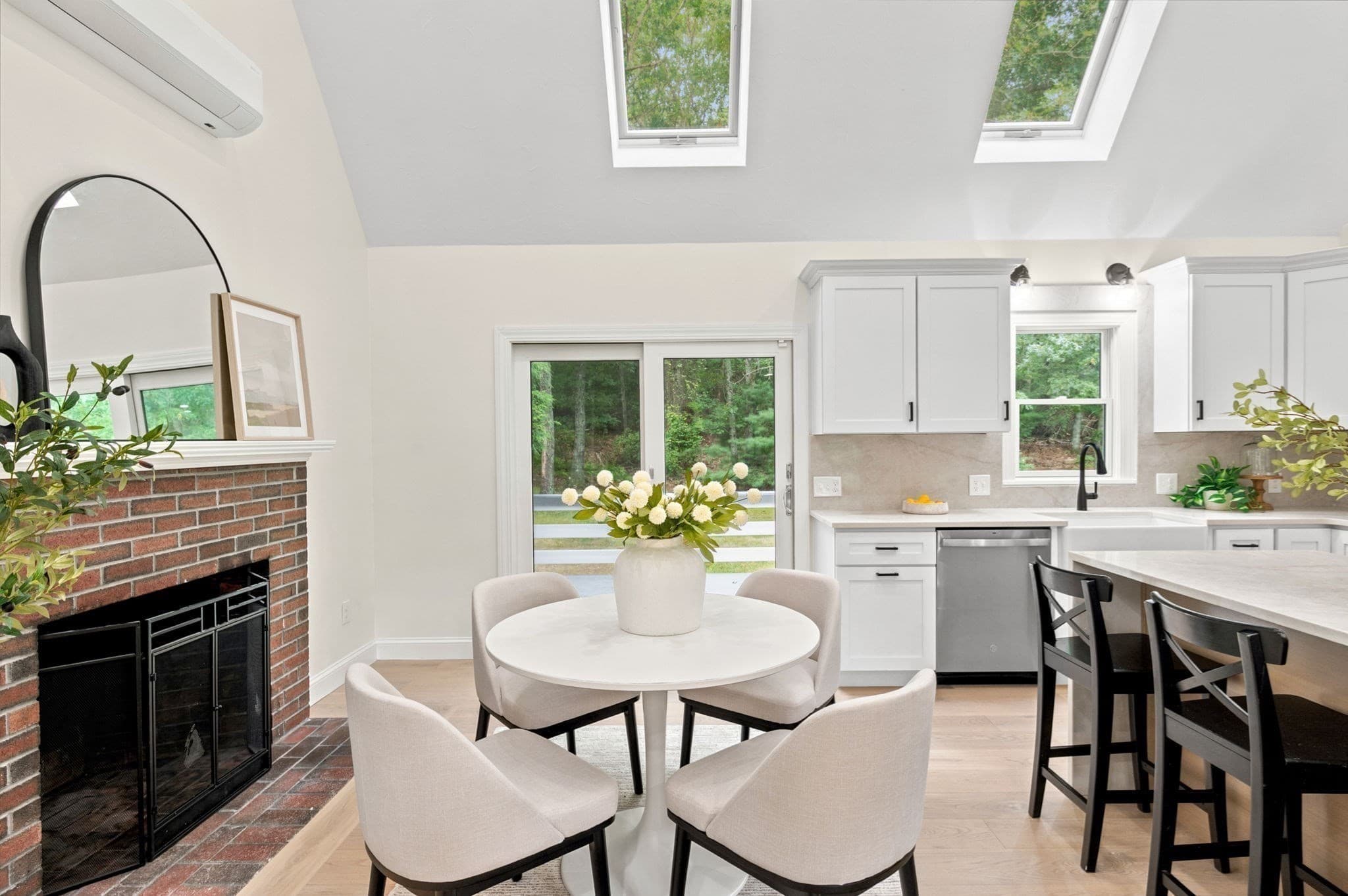 Single Family Residence at 21 Old Barn Rd, Plymouth MA 02360, photo 10 of 32