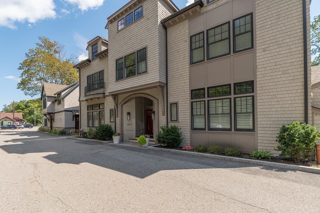 582R Hale # 1, Beverly MA 01915