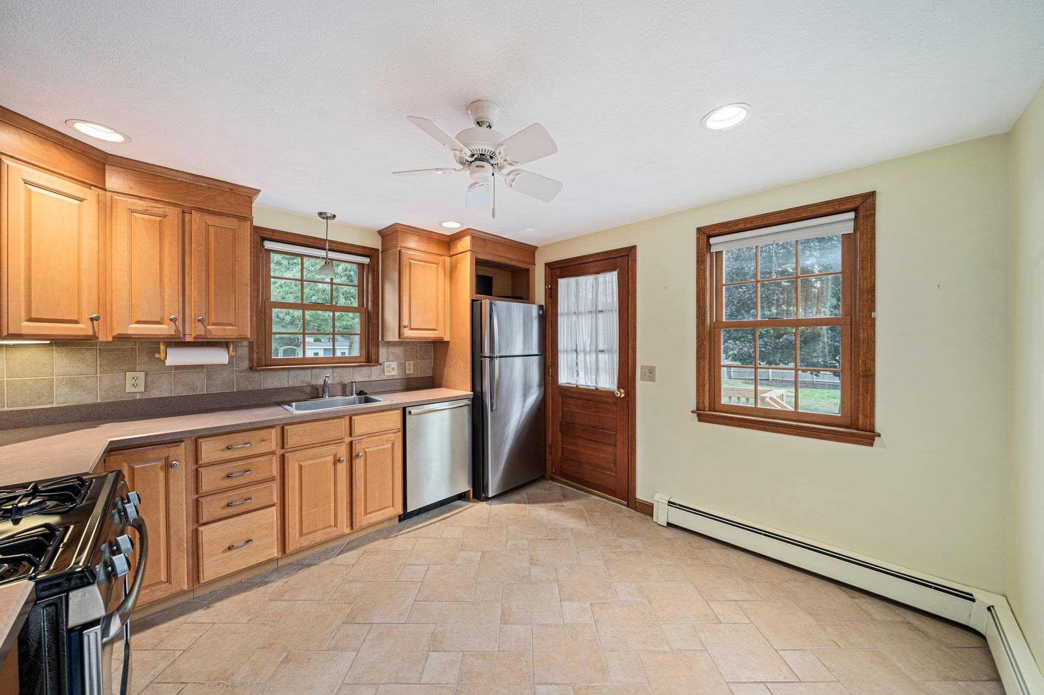 Single Family Residence at 535 Whiting St, Hanover MA 02339, Hanover, photo 6 of 21