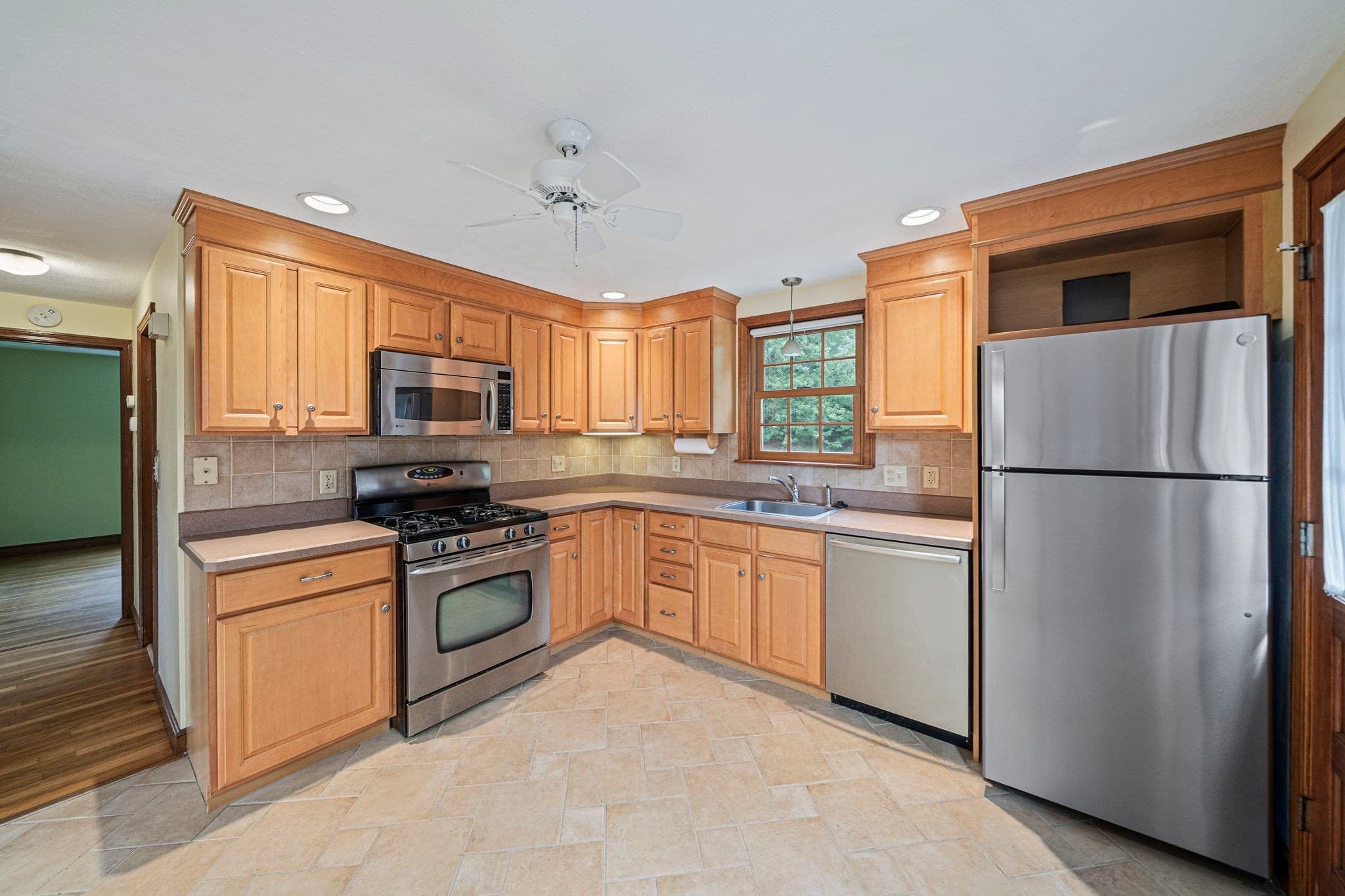 Single Family Residence at 535 Whiting St, Hanover MA 02339, Hanover, photo 7 of 21