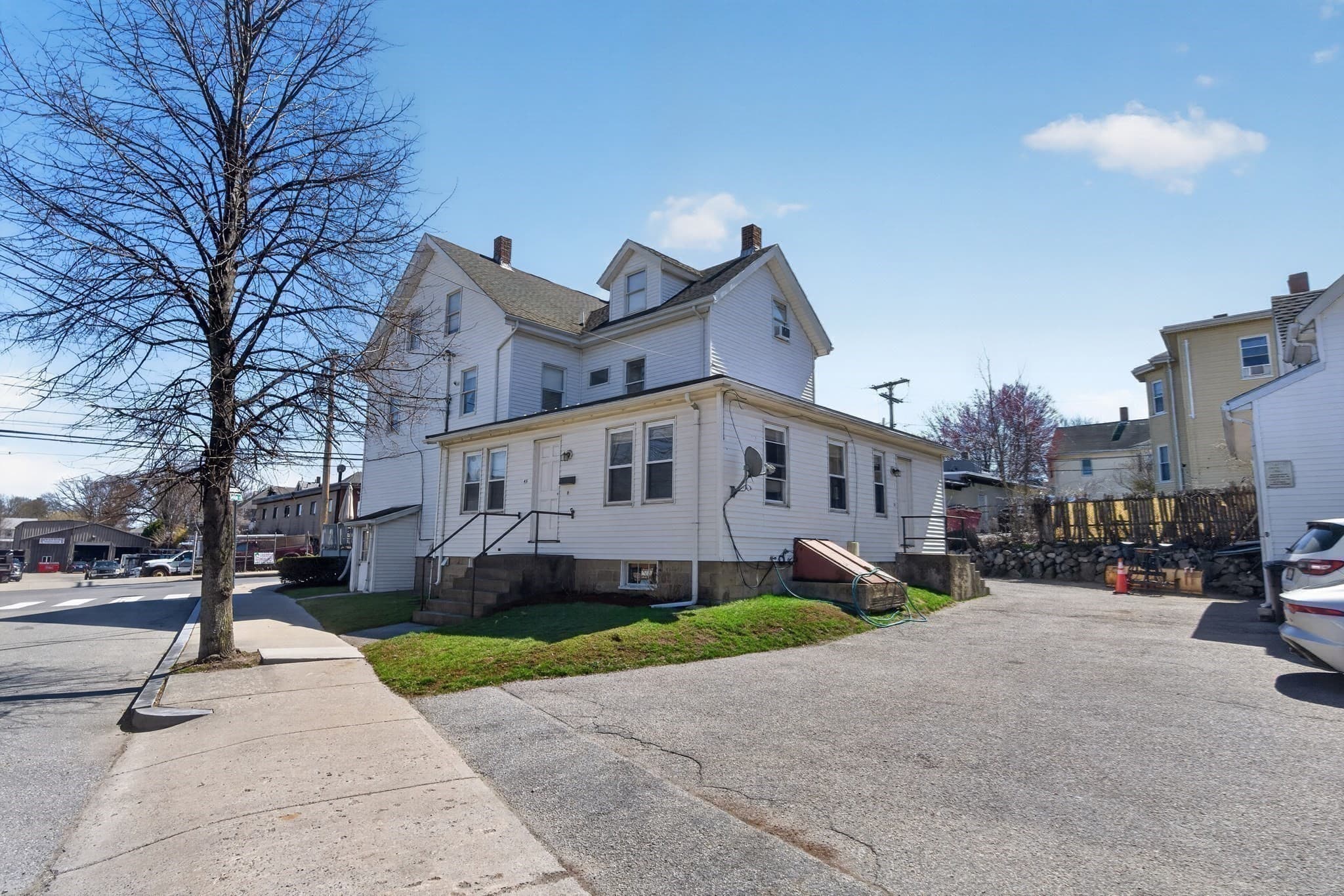 4 Family at 227-229 Newton Street, Waltham MA 02453, Waltham, photo 9 of 42