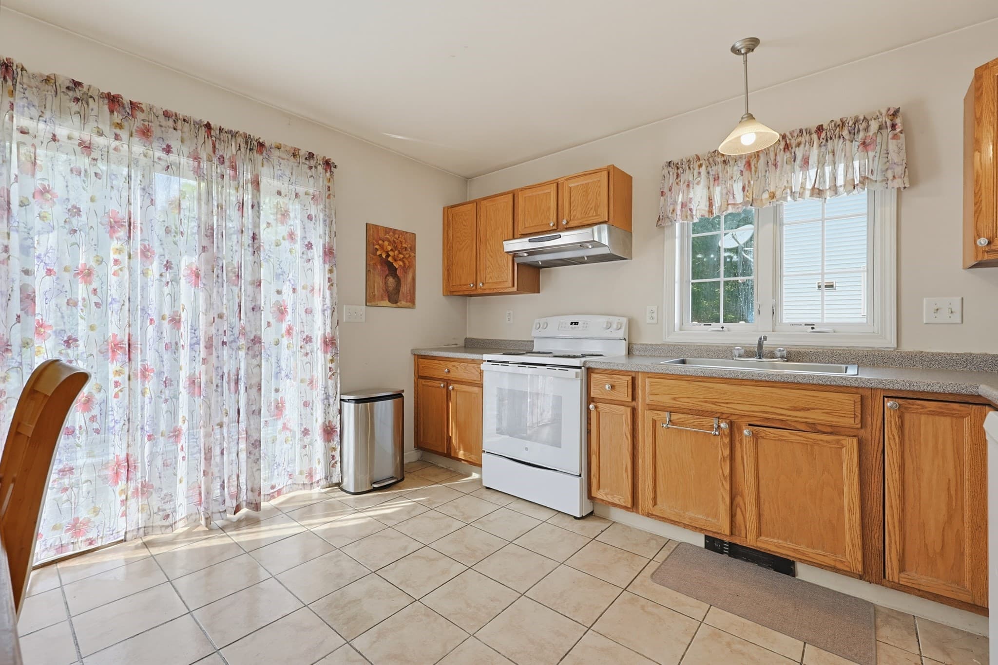 Single Family Residence at 474 Plantation St, Worcester MA 01605, Worcester, photo 7 of 24