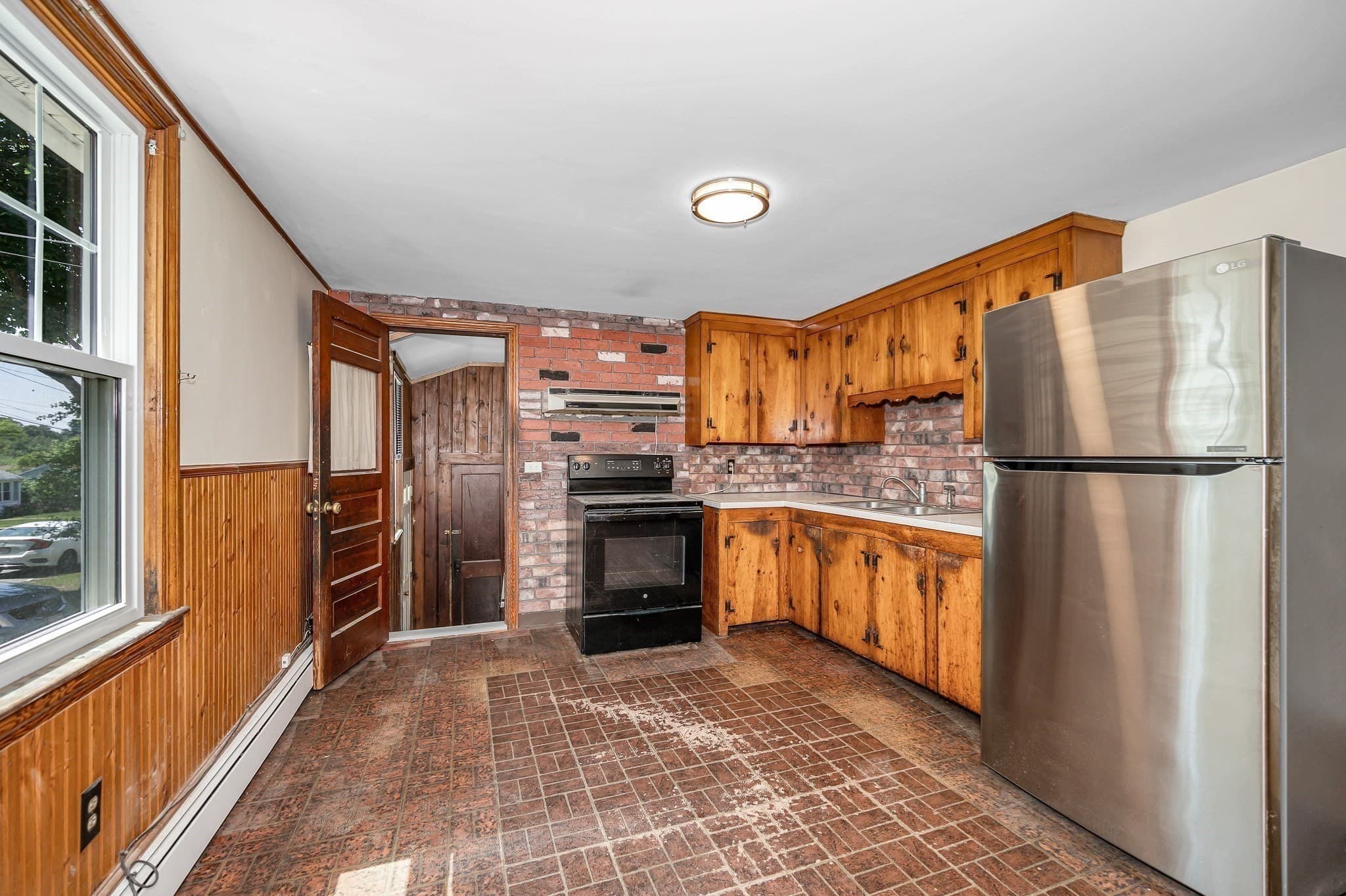 Single Family Residence at 9 Hinckley Rd, Tewksbury MA 01876, Tewksbury, photo 7 of 20