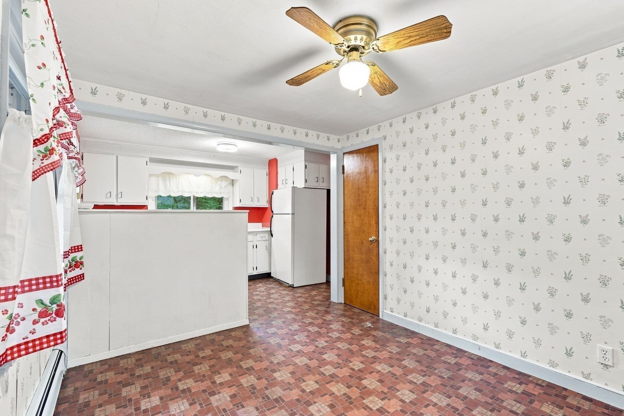 Single Family Residence at 36 Silver Lake Dr, Agawam MA 01001, Agawam, photo 13 of 40