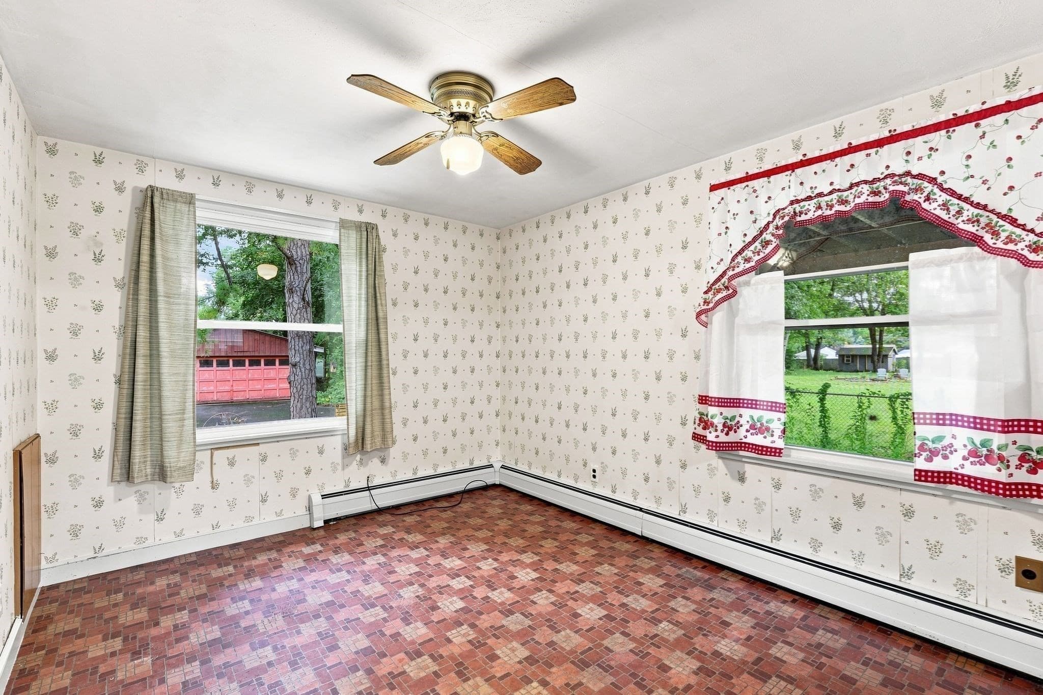 Single Family Residence at 36 Silver Lake Dr, Agawam MA 01001, Agawam, photo 12 of 40
