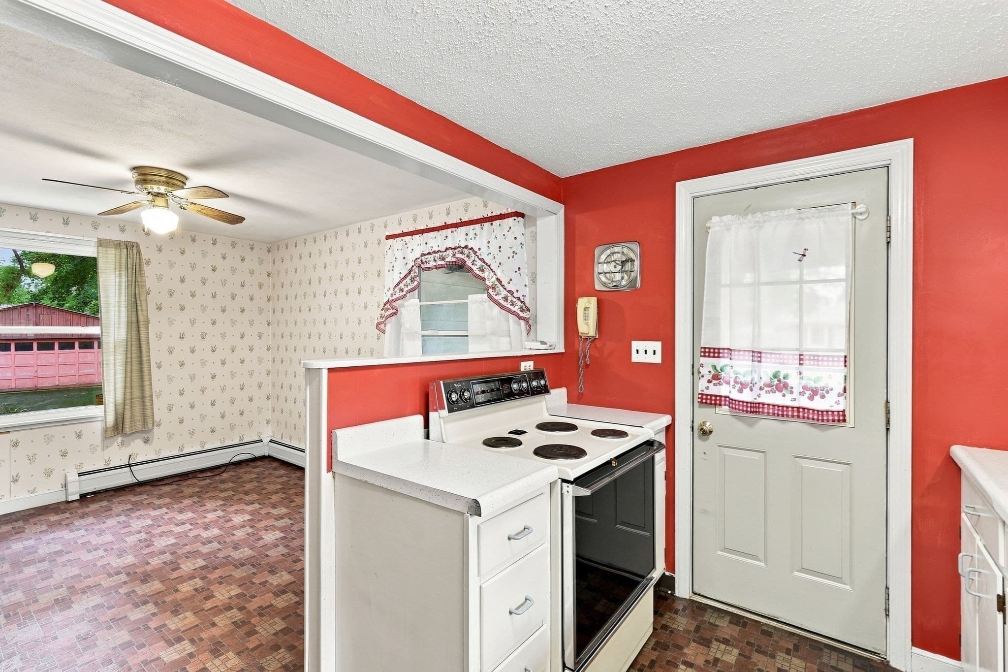 Single Family Residence at 36 Silver Lake Dr, Agawam MA 01001, Agawam, photo 9 of 40