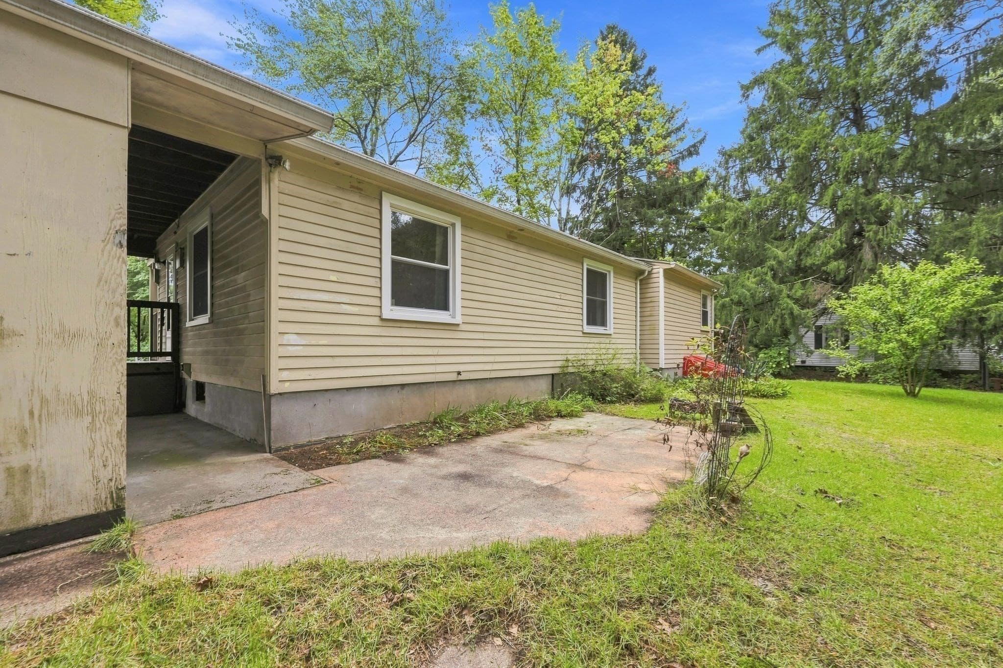 Single Family Residence at 36 Silver Lake Dr, Agawam MA 01001, Agawam, photo 35 of 40