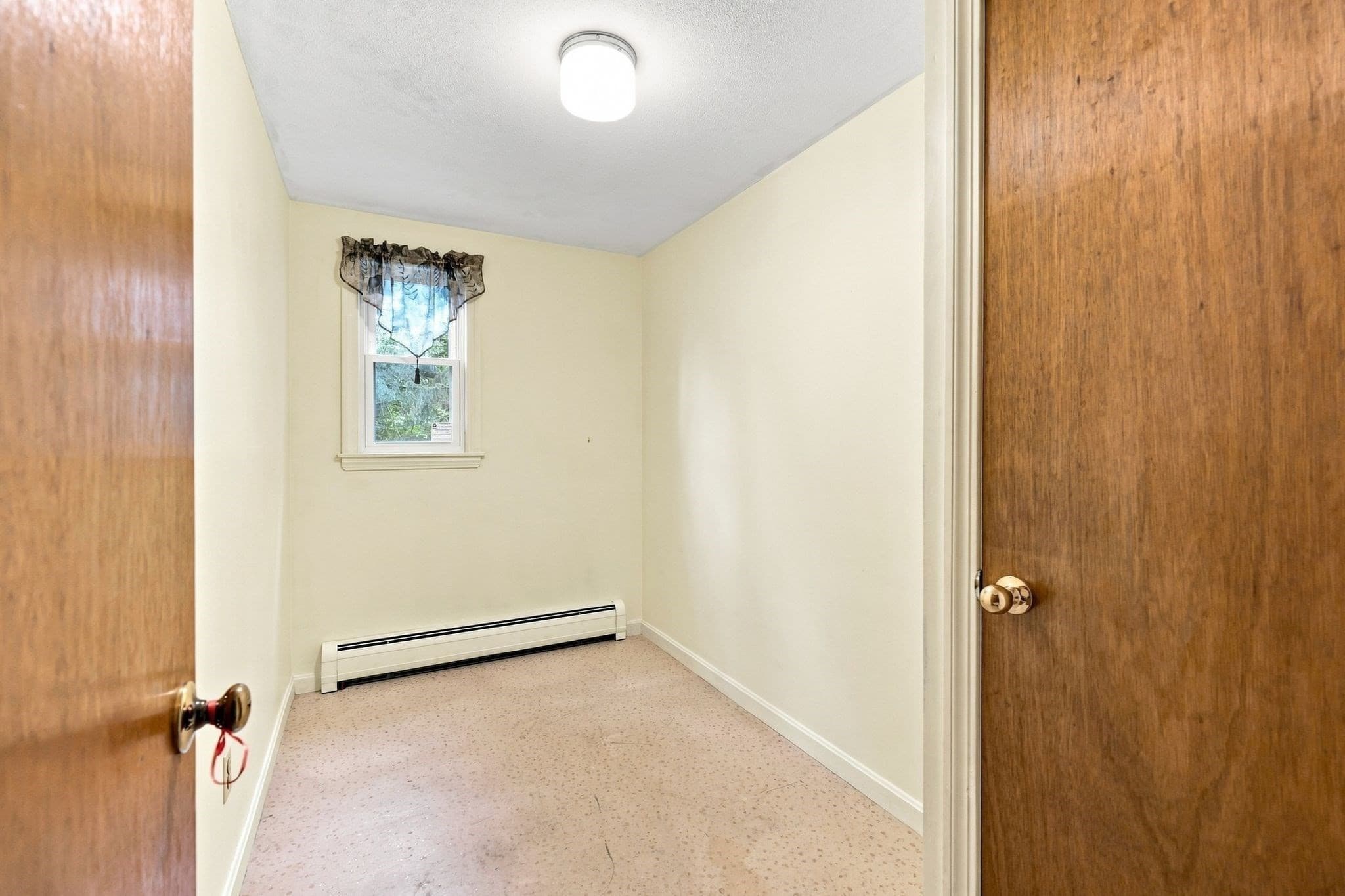 Single Family Residence at 36 Silver Lake Dr, Agawam MA 01001, Agawam, photo 25 of 40