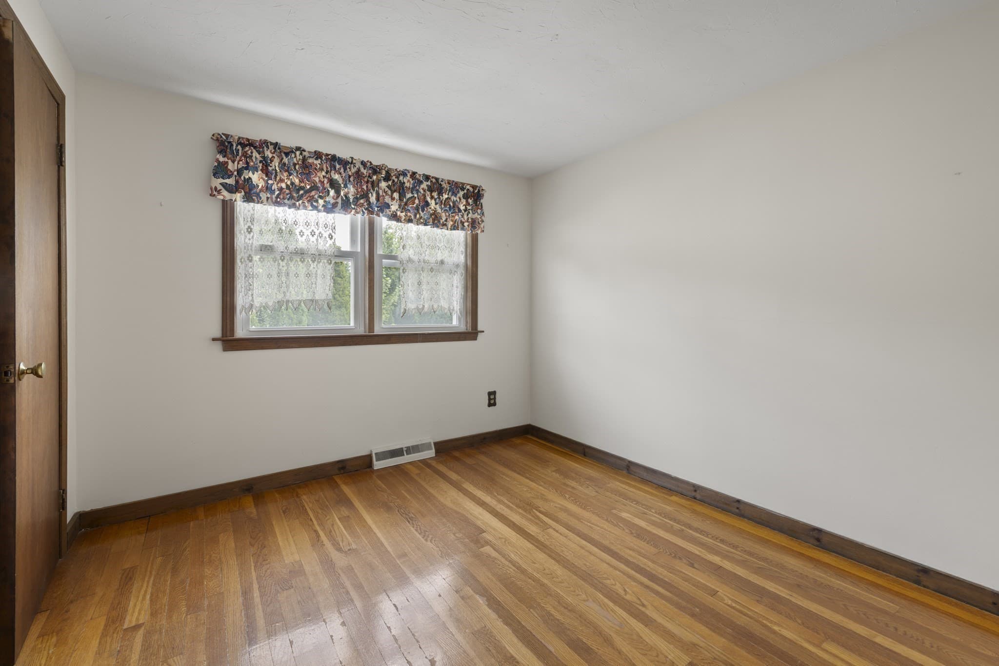 Single Family Residence at 8 Russell Road, Whitman MA 02382, Whitman, photo 12 of 20