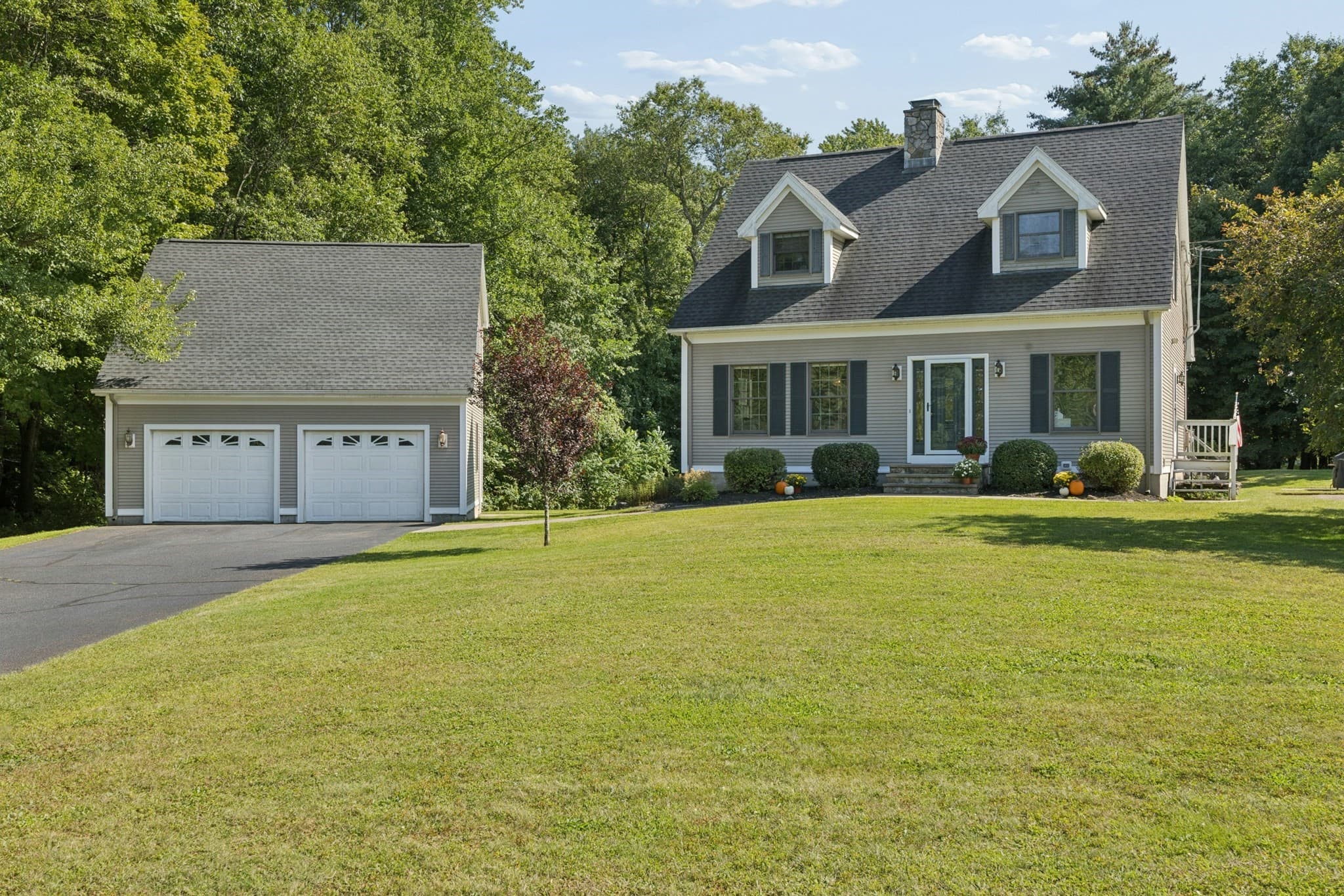 5 School St, Granby MA 01033