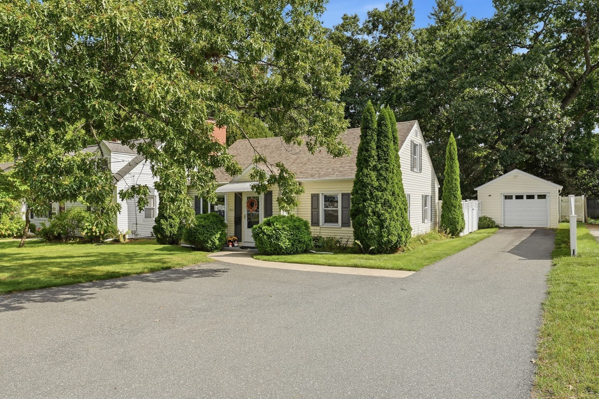 Single Family Residence at 401 Kings Hwy, West Springfield MA 01089, West Springfield, photo 2 of 39