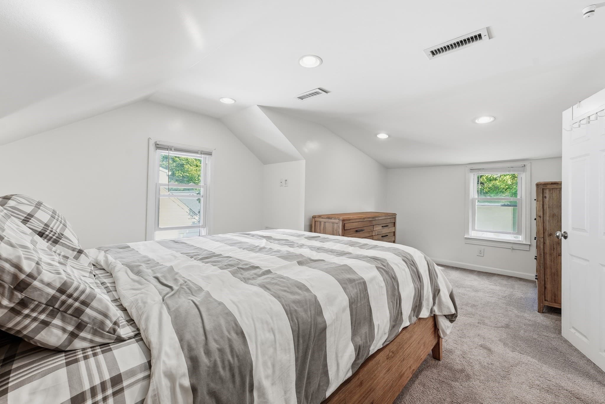 Single Family Residence at 401 Kings Hwy, West Springfield MA 01089, West Springfield, photo 22 of 39