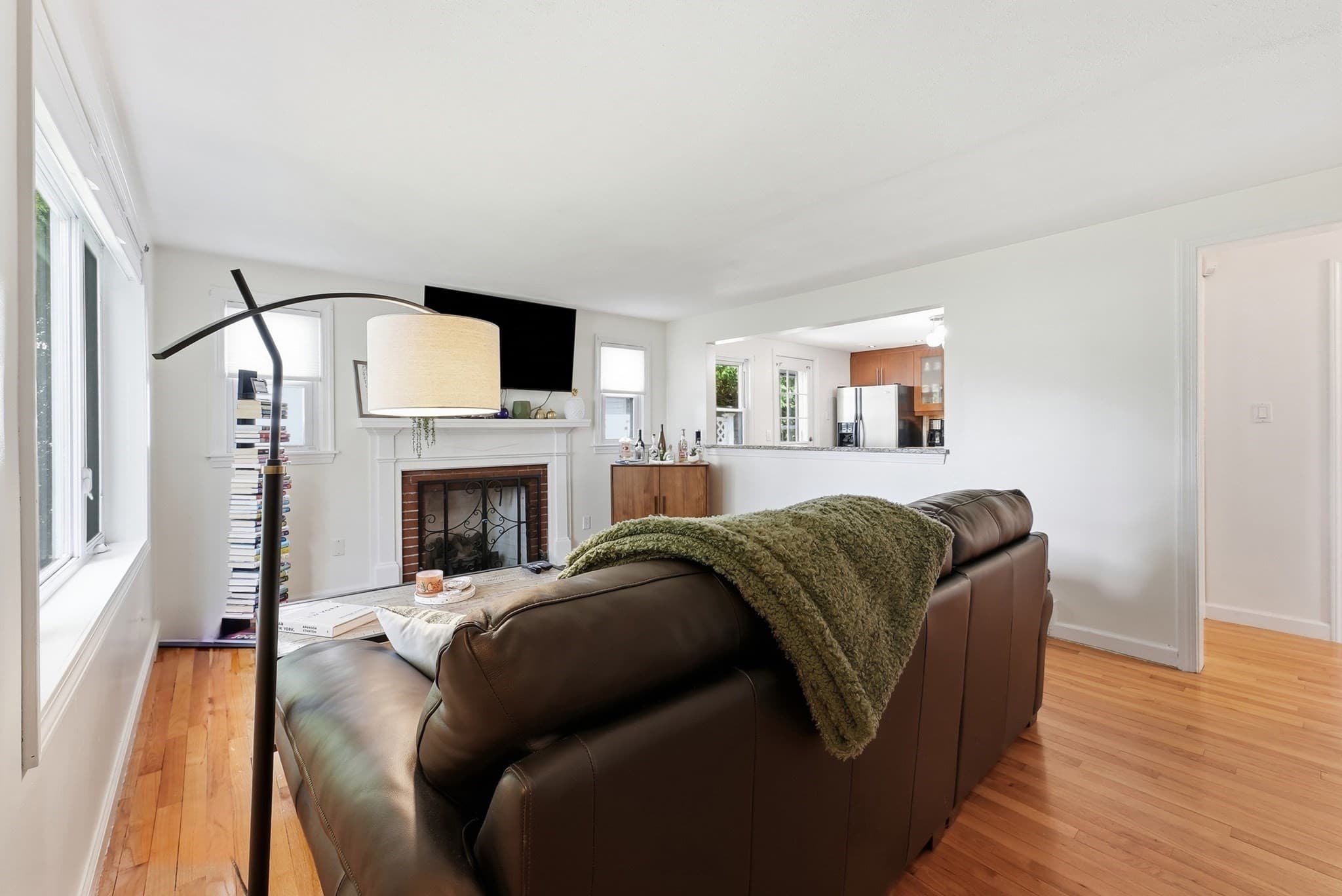 Single Family Residence at 401 Kings Hwy, West Springfield MA 01089, West Springfield, photo 7 of 39