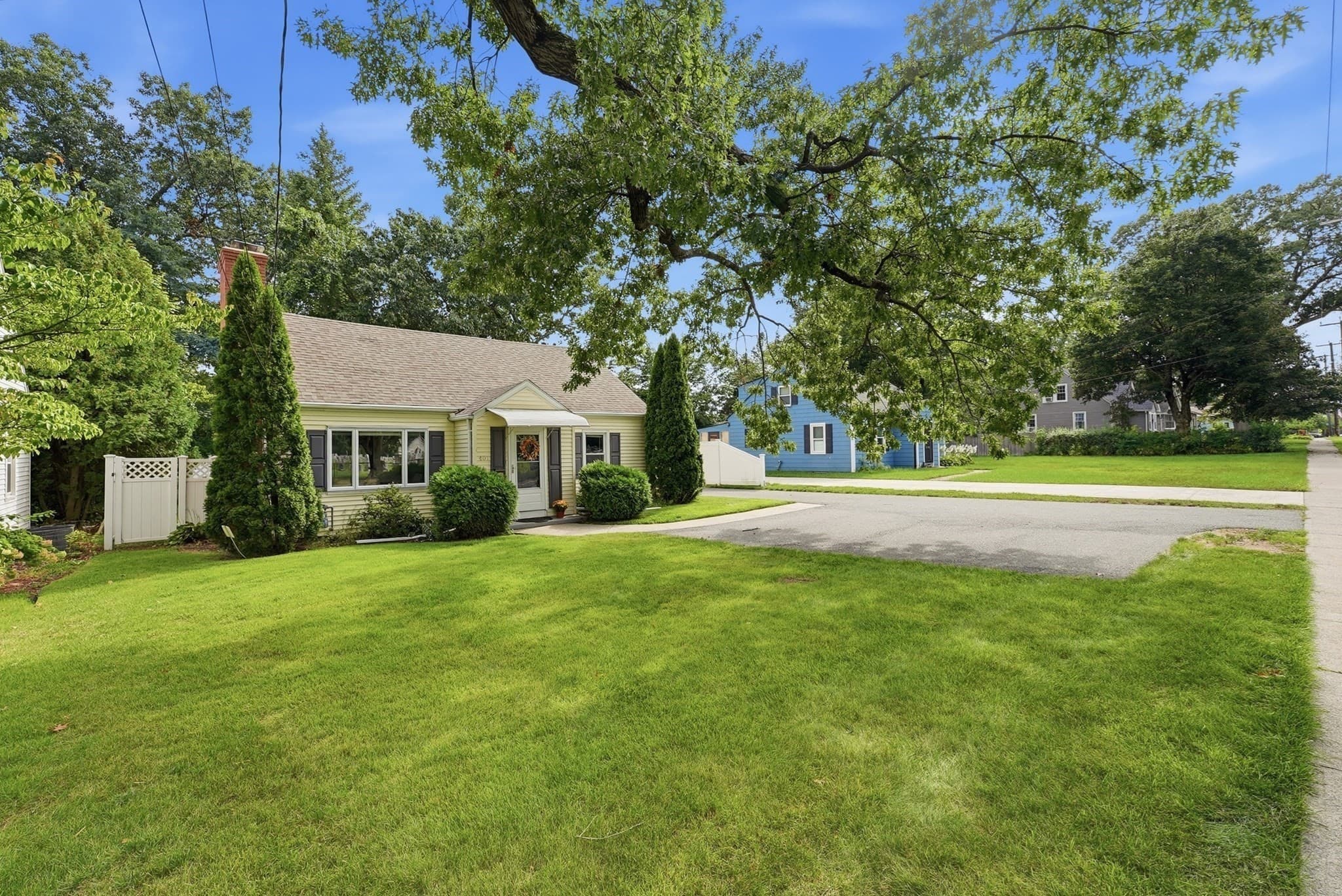 Single Family Residence at 401 Kings Hwy, West Springfield MA 01089, West Springfield, photo 3 of 39