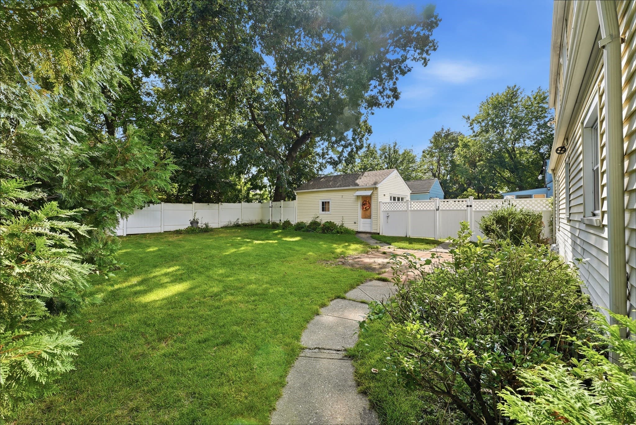 Single Family Residence at 401 Kings Hwy, West Springfield MA 01089, West Springfield, photo 38 of 39