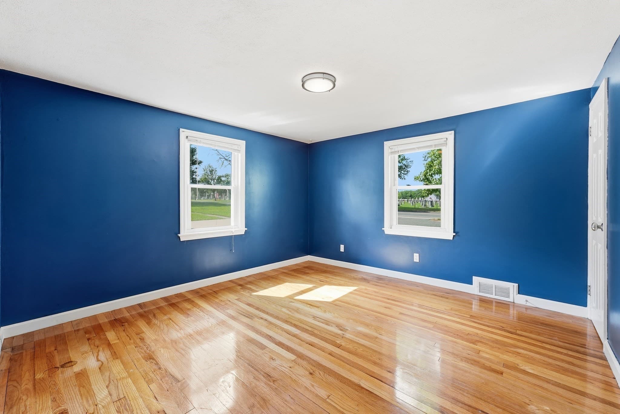 Single Family Residence at 401 Kings Hwy, West Springfield MA 01089, West Springfield, photo 14 of 39