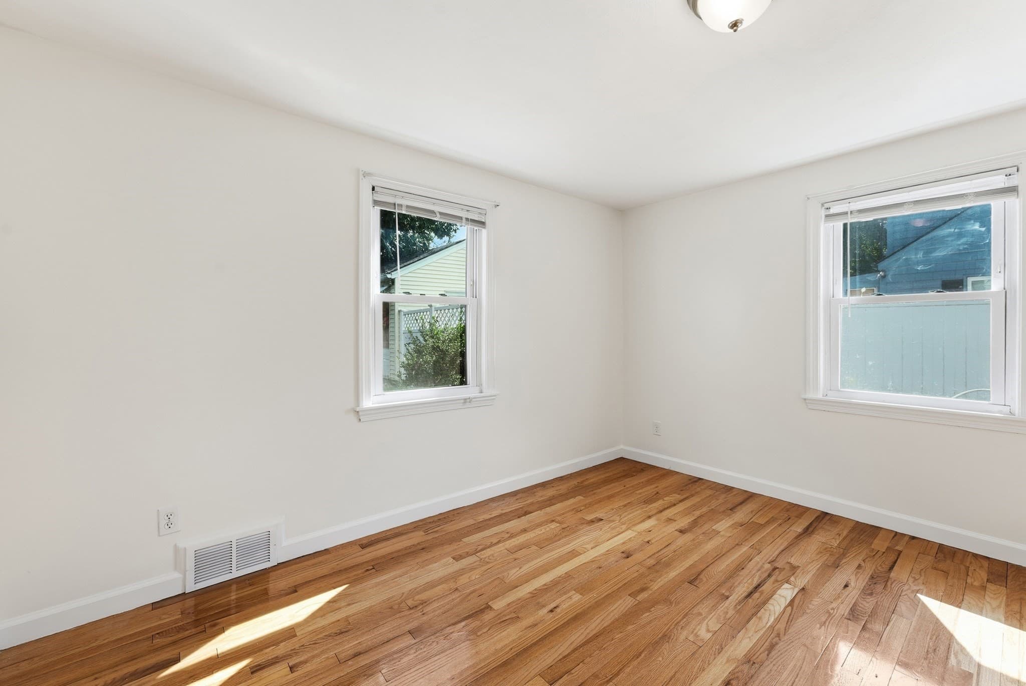 Single Family Residence at 401 Kings Hwy, West Springfield MA 01089, West Springfield, photo 18 of 39