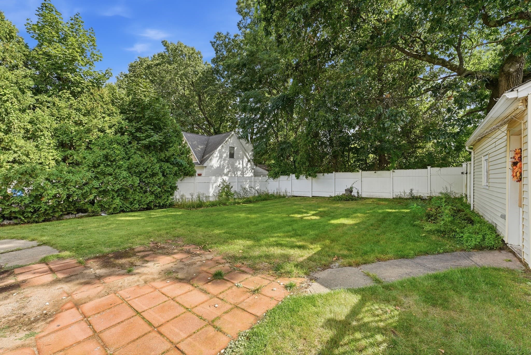 Single Family Residence at 401 Kings Hwy, West Springfield MA 01089, West Springfield, photo 37 of 39