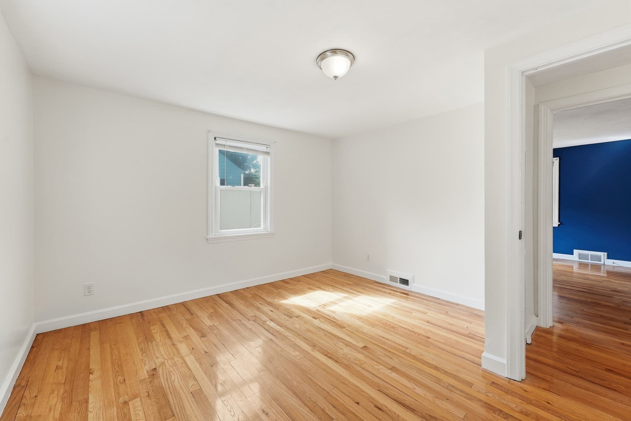 Single Family Residence at 401 Kings Hwy, West Springfield MA 01089, West Springfield, photo 19 of 39