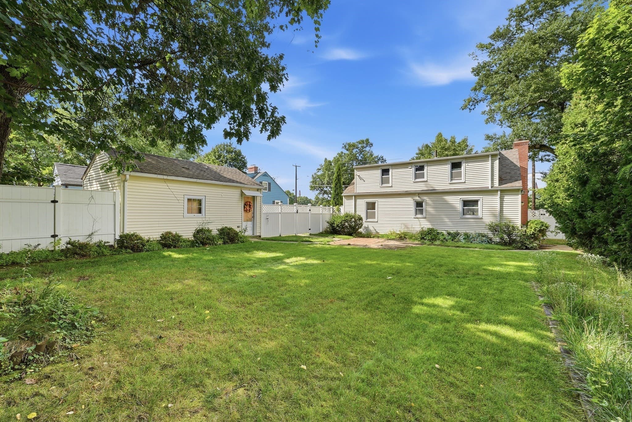 Single Family Residence at 401 Kings Hwy, West Springfield MA 01089, West Springfield, photo 4 of 39