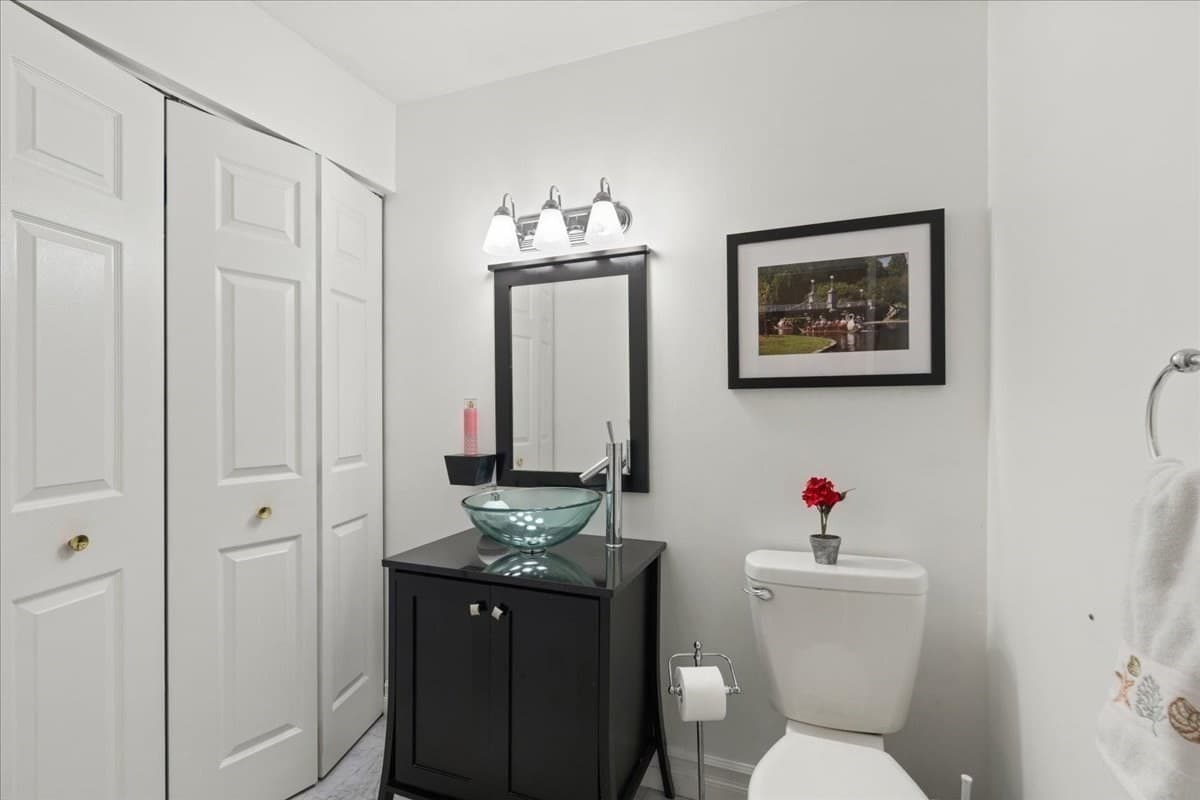 Condominium at 9 Park Ave. # 707, Hull MA 02045, Hull, photo 14 of 36