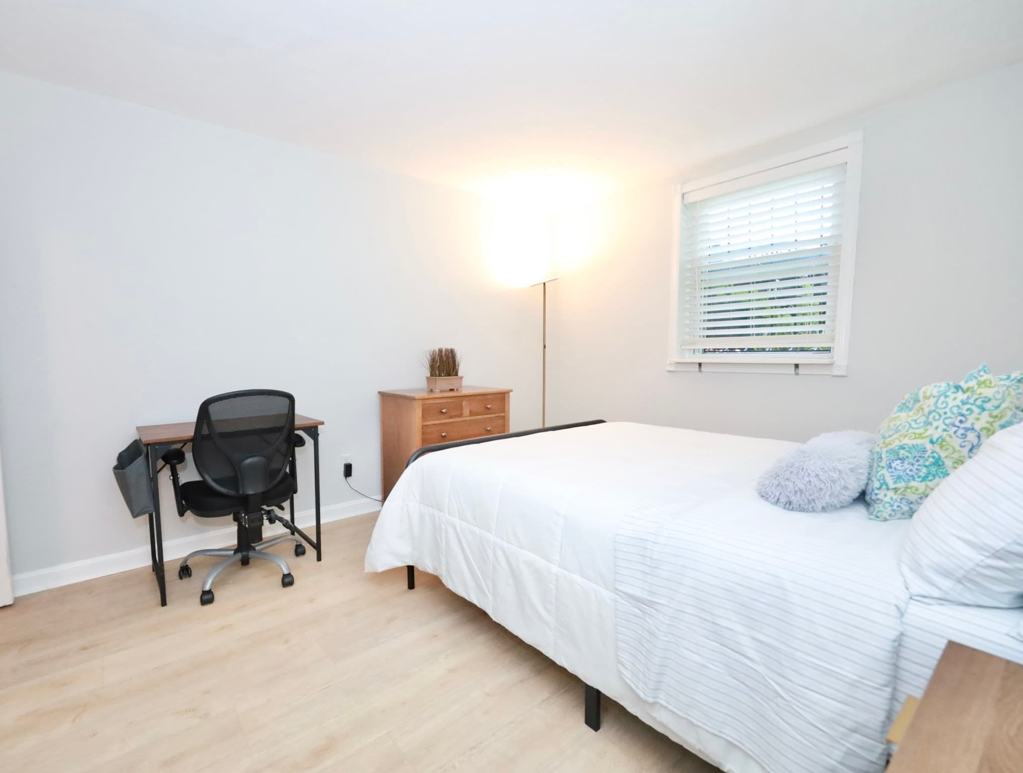 Condominium at 11 Cogswell Ave # 6, Cambridge MA 02140, Cambridge, photo 7 of 13