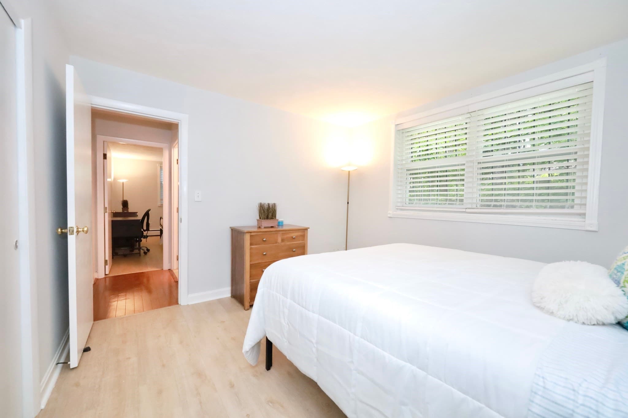 Condominium at 11 Cogswell Ave # 6, Cambridge MA 02140, Cambridge, photo 9 of 13