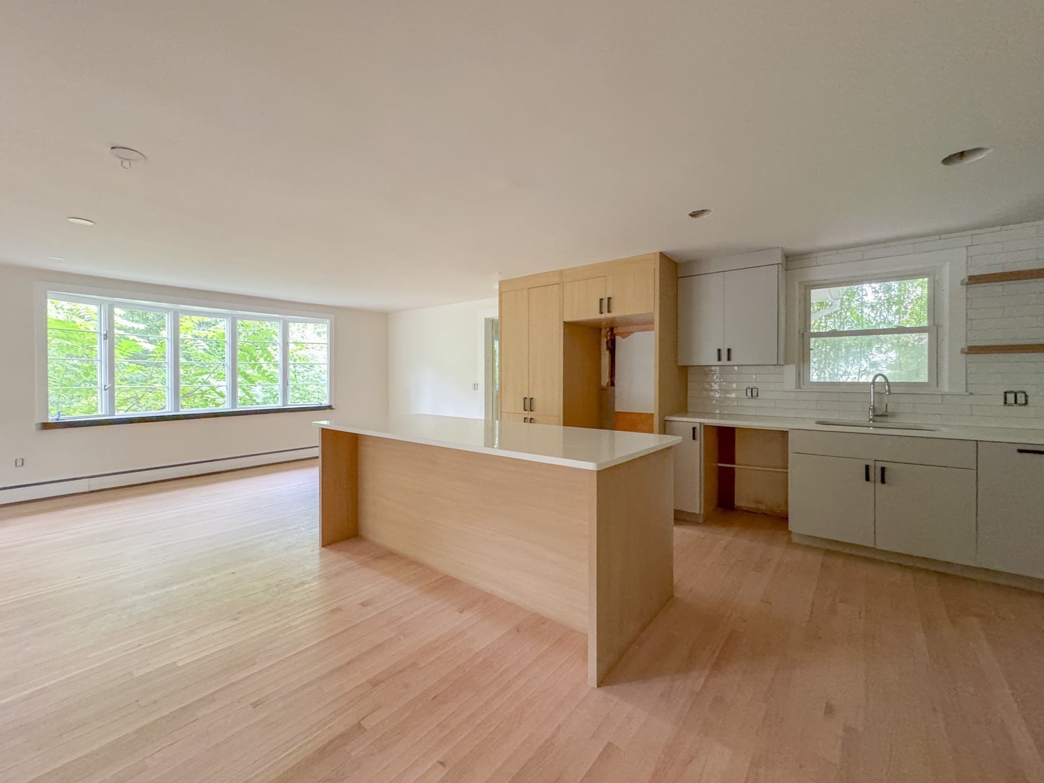 Single Family Residence at 28 Hill Top Dr, Warwick RI 02818, Warwick, photo 16 of 34