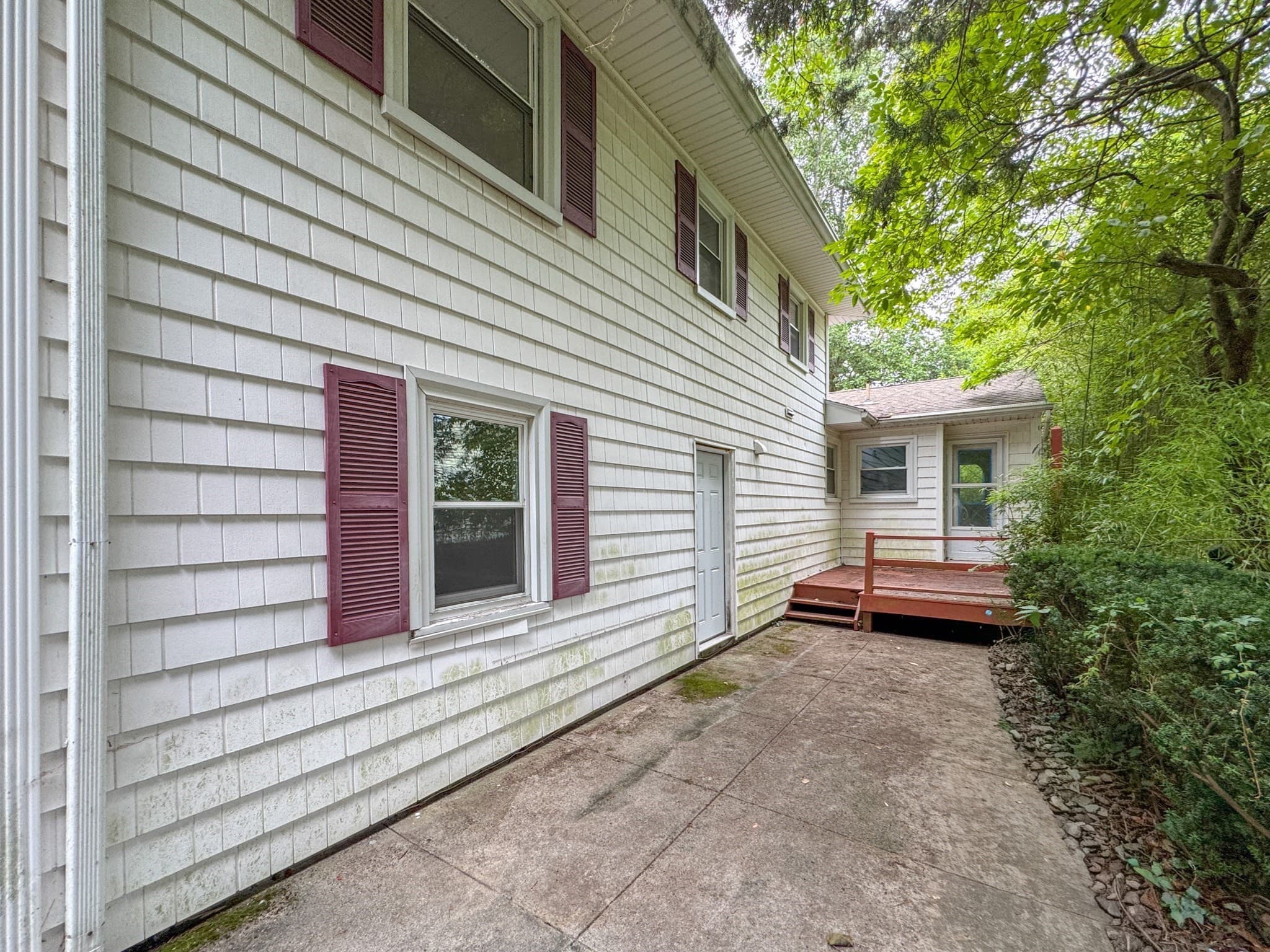 Single Family Residence at 28 Hill Top Dr, Warwick RI 02818, Warwick, photo 3 of 34