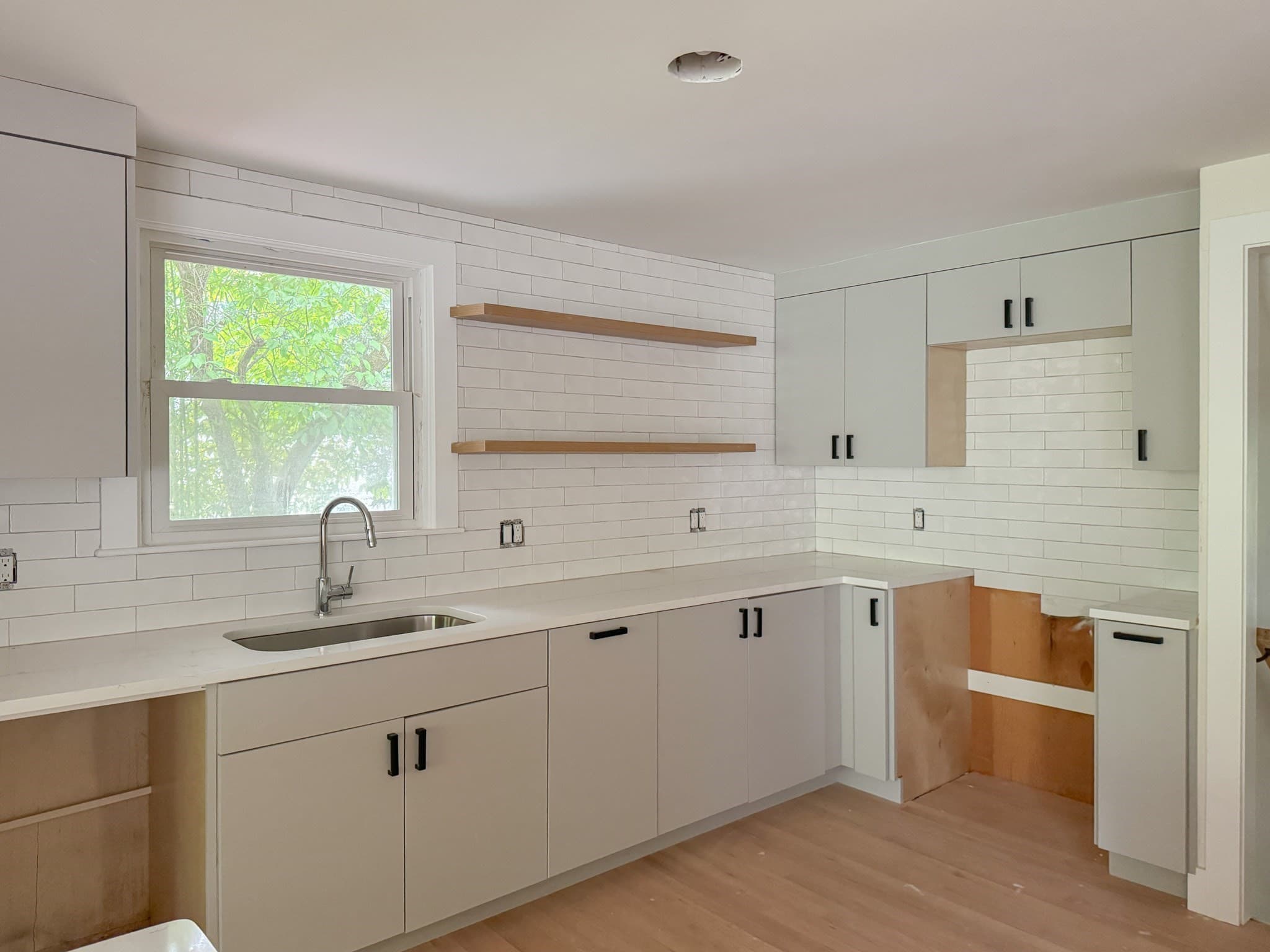 Single Family Residence at 28 Hill Top Dr, Warwick RI 02818, Warwick, photo 14 of 34