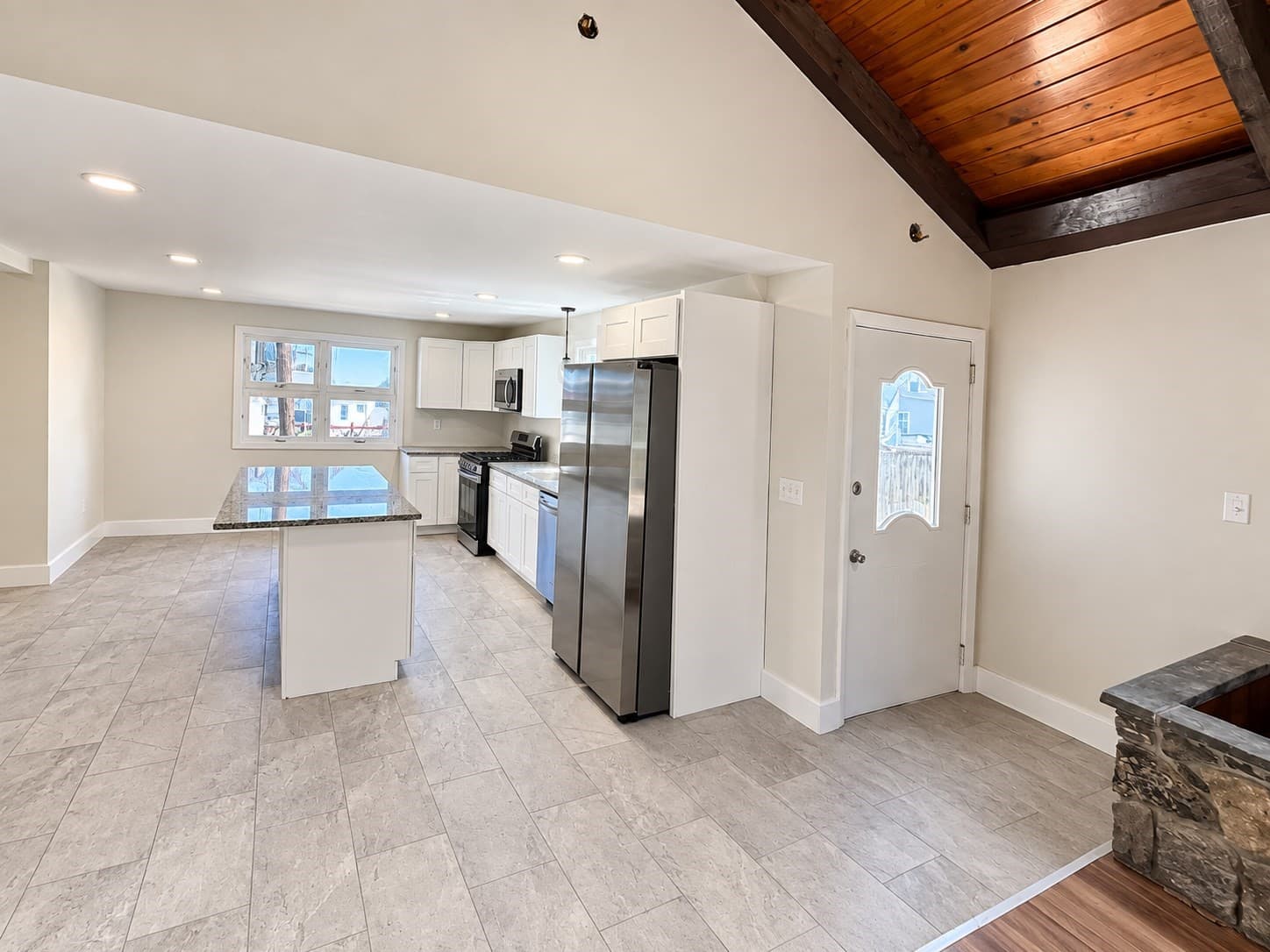 3 Family at 133 State St, New Bedford MA 02740, New Bedford, photo 4 of 42