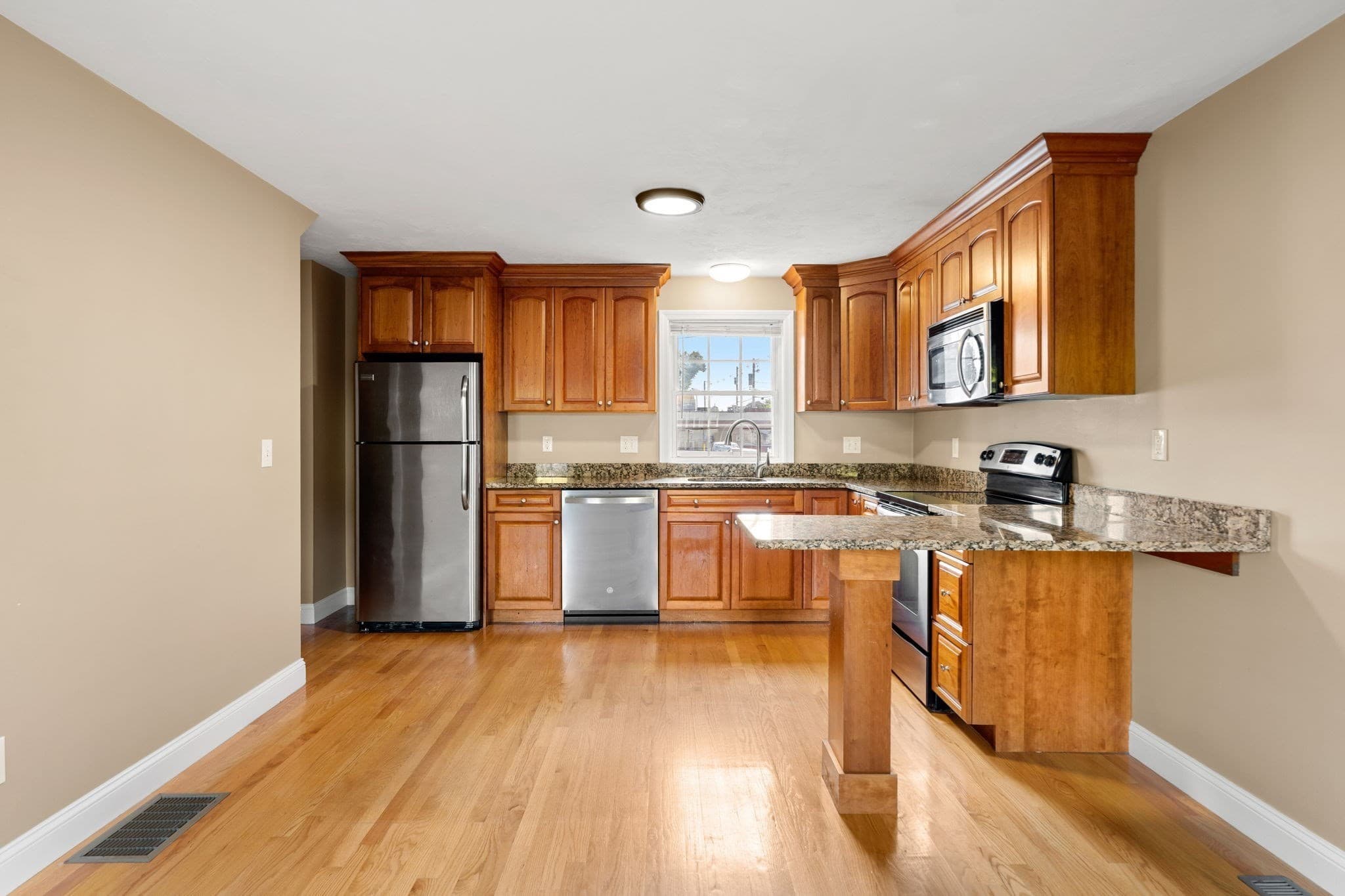 5+ Family - 5+ Units Up/Down at 83 Holten St, Danvers MA 01923, Danvers, photo 18 of 32