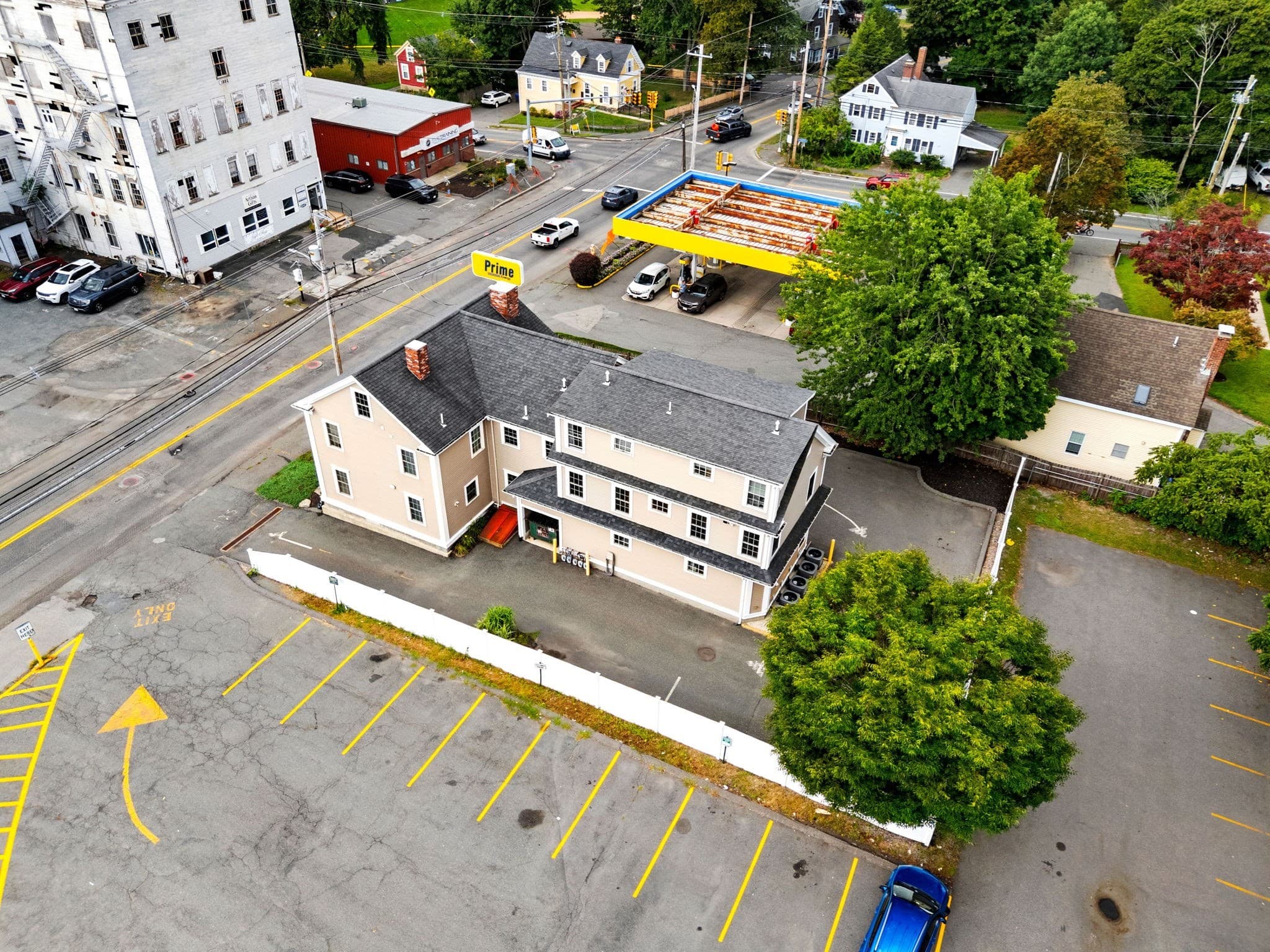 5+ Family - 5+ Units Up/Down at 83 Holten St, Danvers MA 01923, Danvers, photo 11 of 32