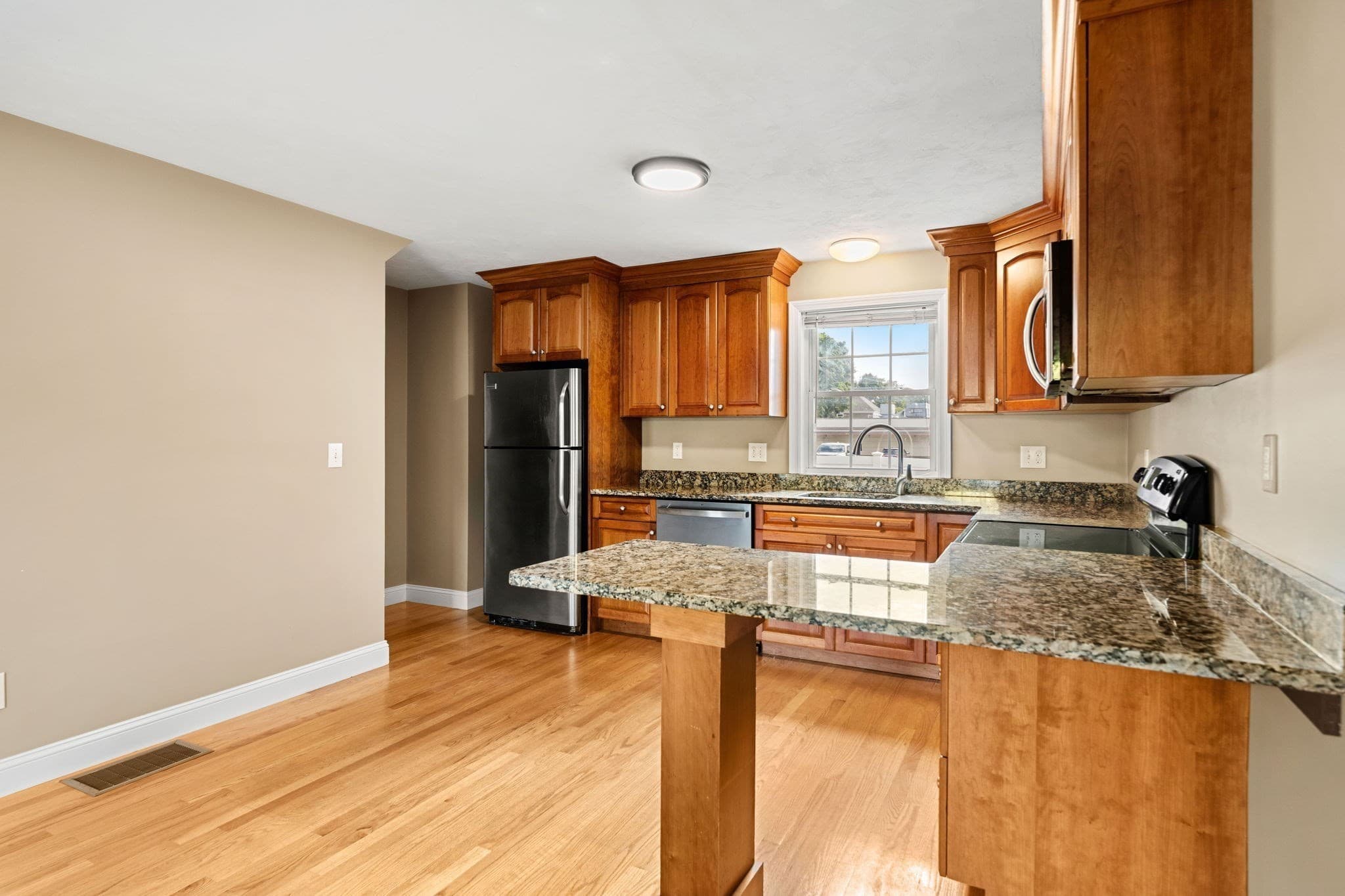 5+ Family - 5+ Units Up/Down at 83 Holten St, Danvers MA 01923, Danvers, photo 19 of 32