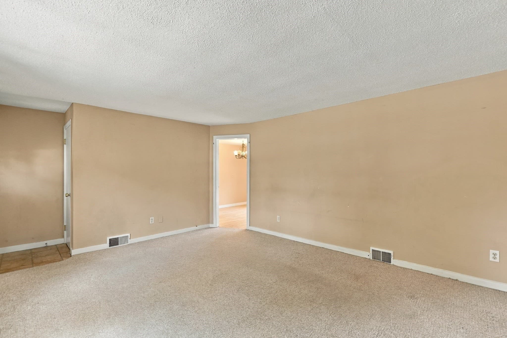 Single Family Residence at 9 Spring Terrace, Shrewsbury MA 01545, Shrewsbury, photo 6 of 28