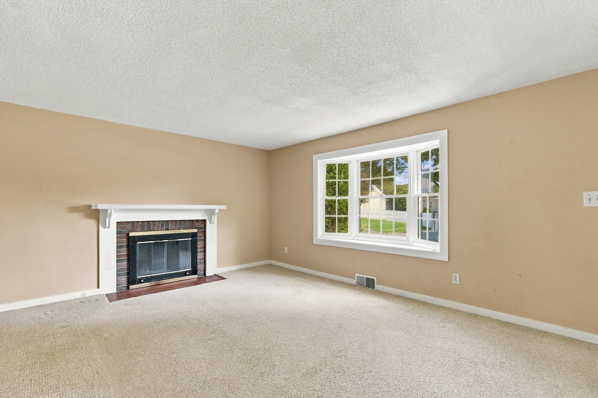 Single Family Residence at 9 Spring Terrace, Shrewsbury MA 01545, Shrewsbury, photo 3 of 28