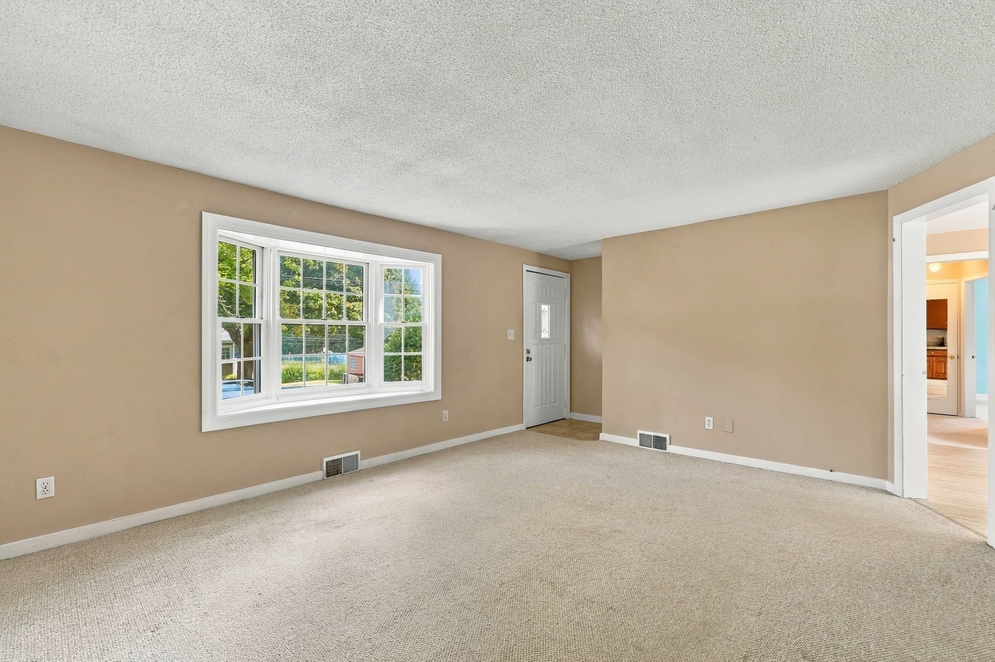 Single Family Residence at 9 Spring Terrace, Shrewsbury MA 01545, Shrewsbury, photo 5 of 28