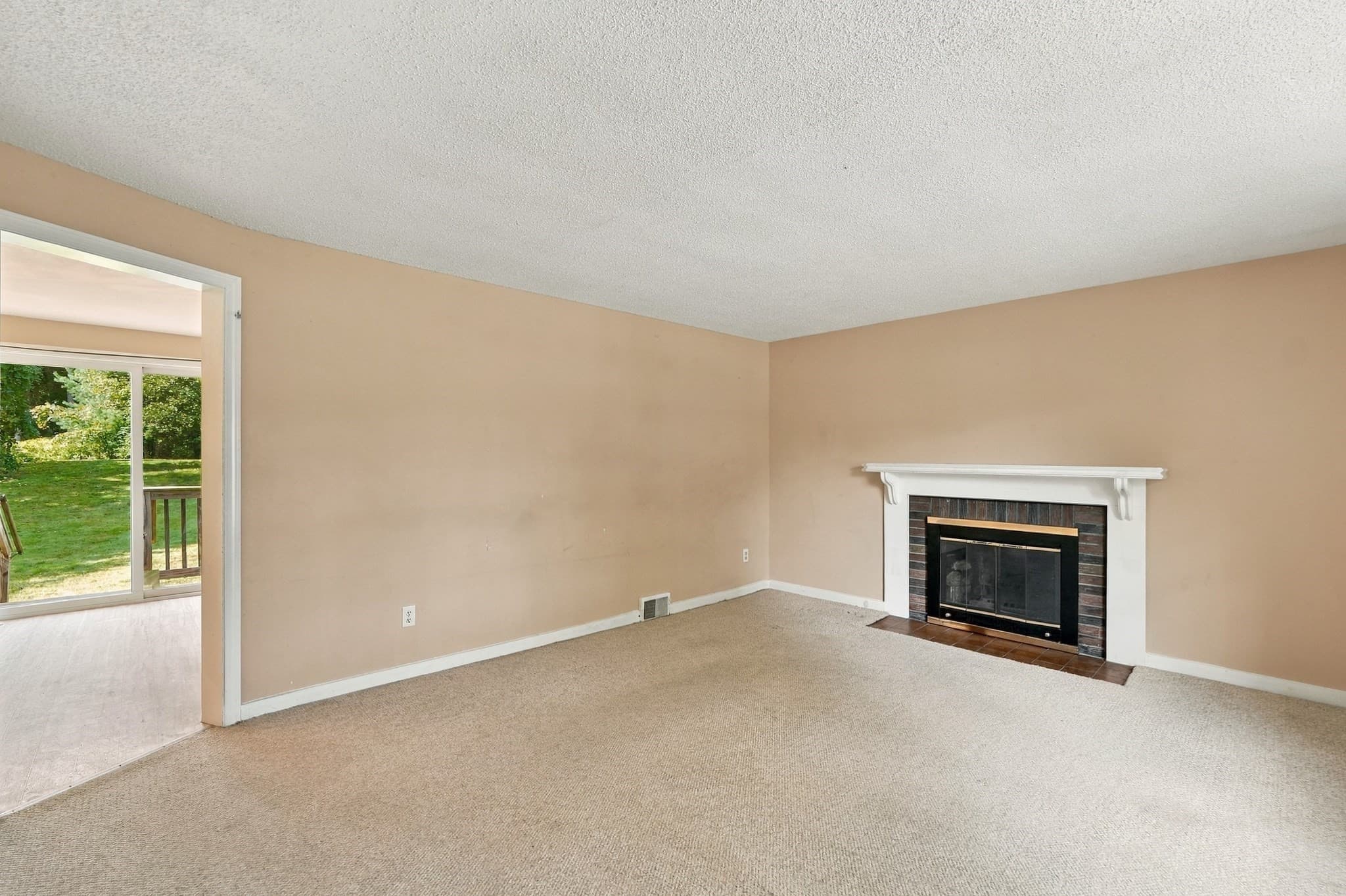 Single Family Residence at 9 Spring Terrace, Shrewsbury MA 01545, Shrewsbury, photo 4 of 28