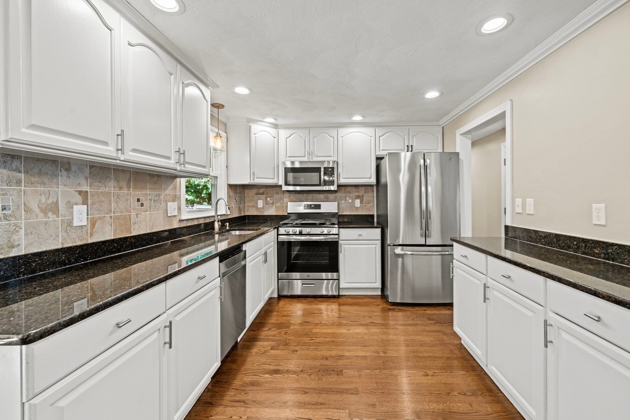 Single Family Residence at 71 Martha Ave, Tewksbury MA 01876, Tewksbury, photo 6 of 42