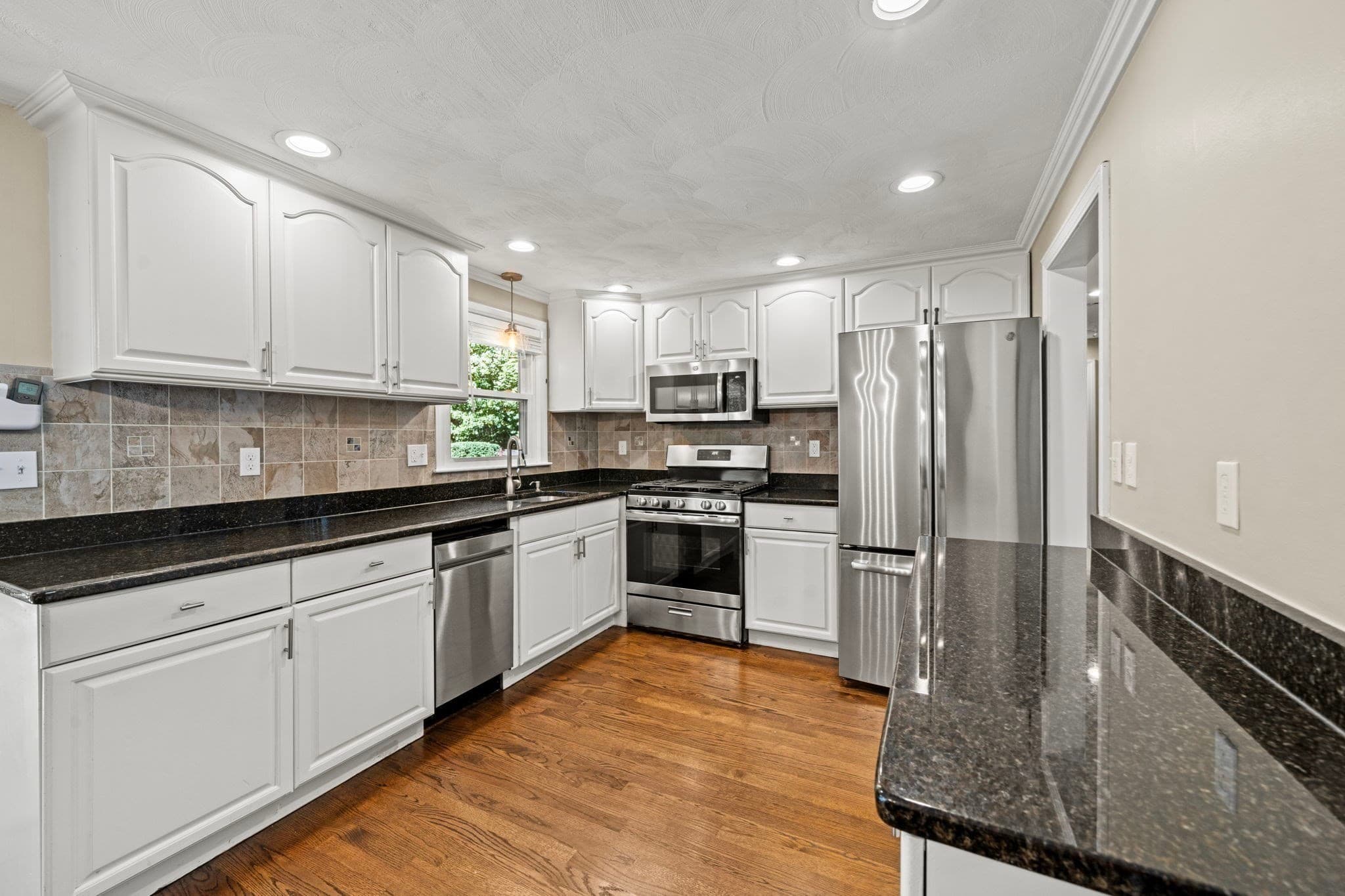 Single Family Residence at 71 Martha Ave, Tewksbury MA 01876, Tewksbury, photo 5 of 42