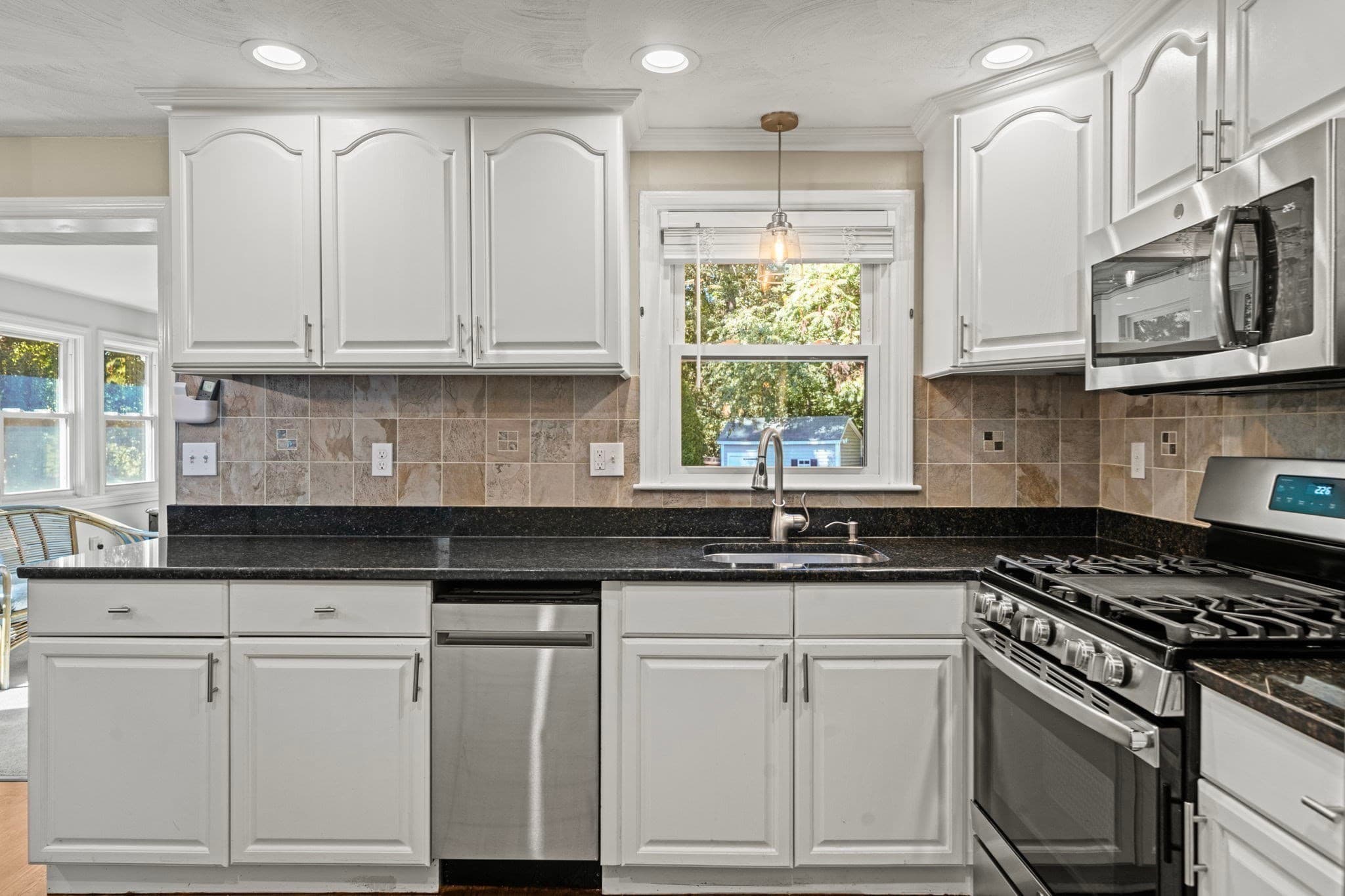 Single Family Residence at 71 Martha Ave, Tewksbury MA 01876, Tewksbury, photo 4 of 42