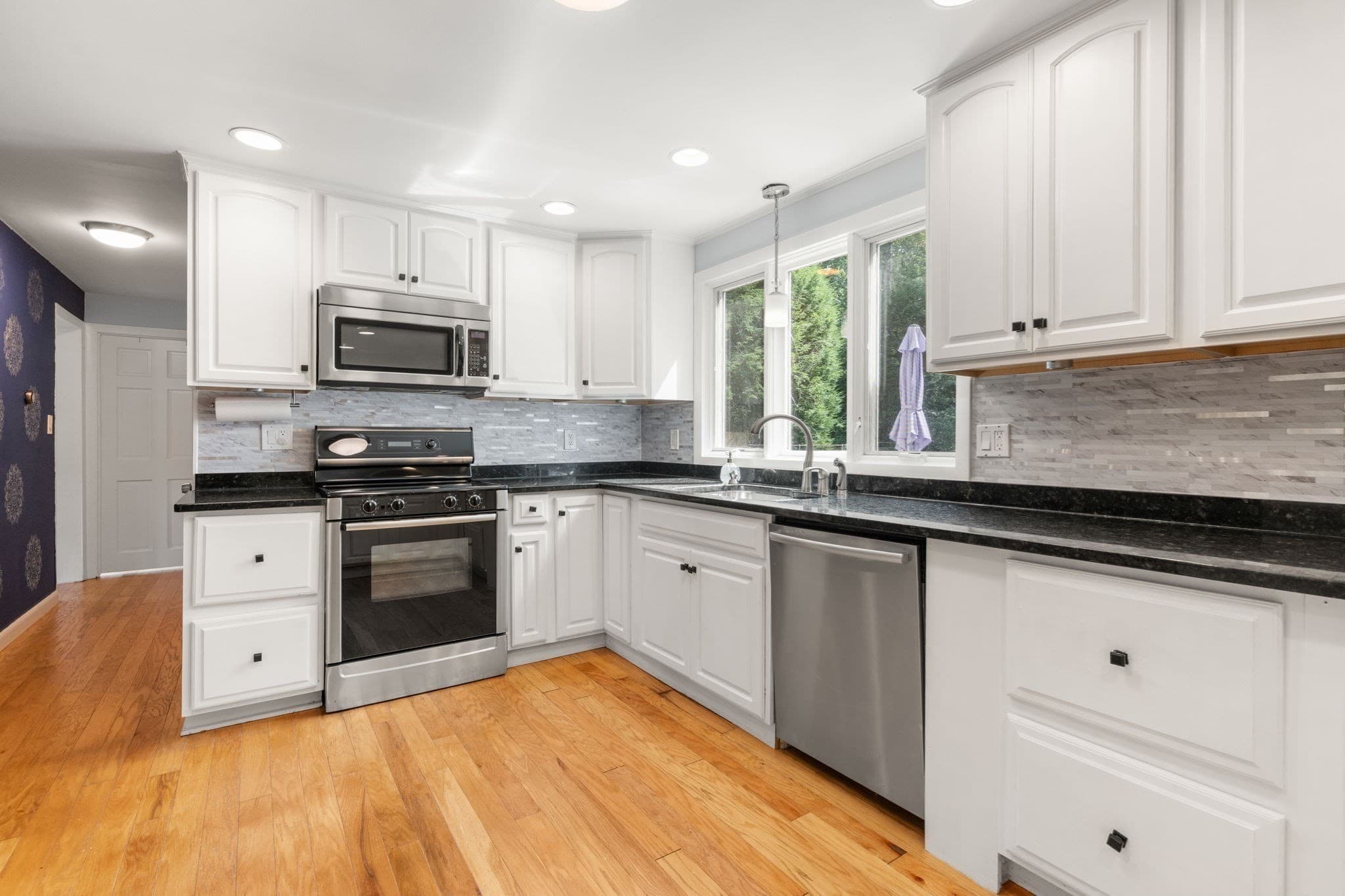 Single Family Residence at 7 Lamphere Cir, Framingham MA 01701, Framingham, photo 12 of 42