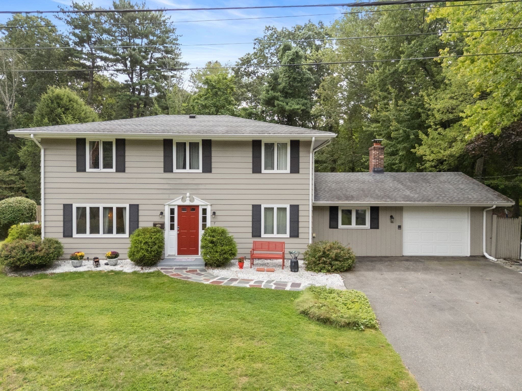 7 Lamphere Cir, Framingham MA 01701
