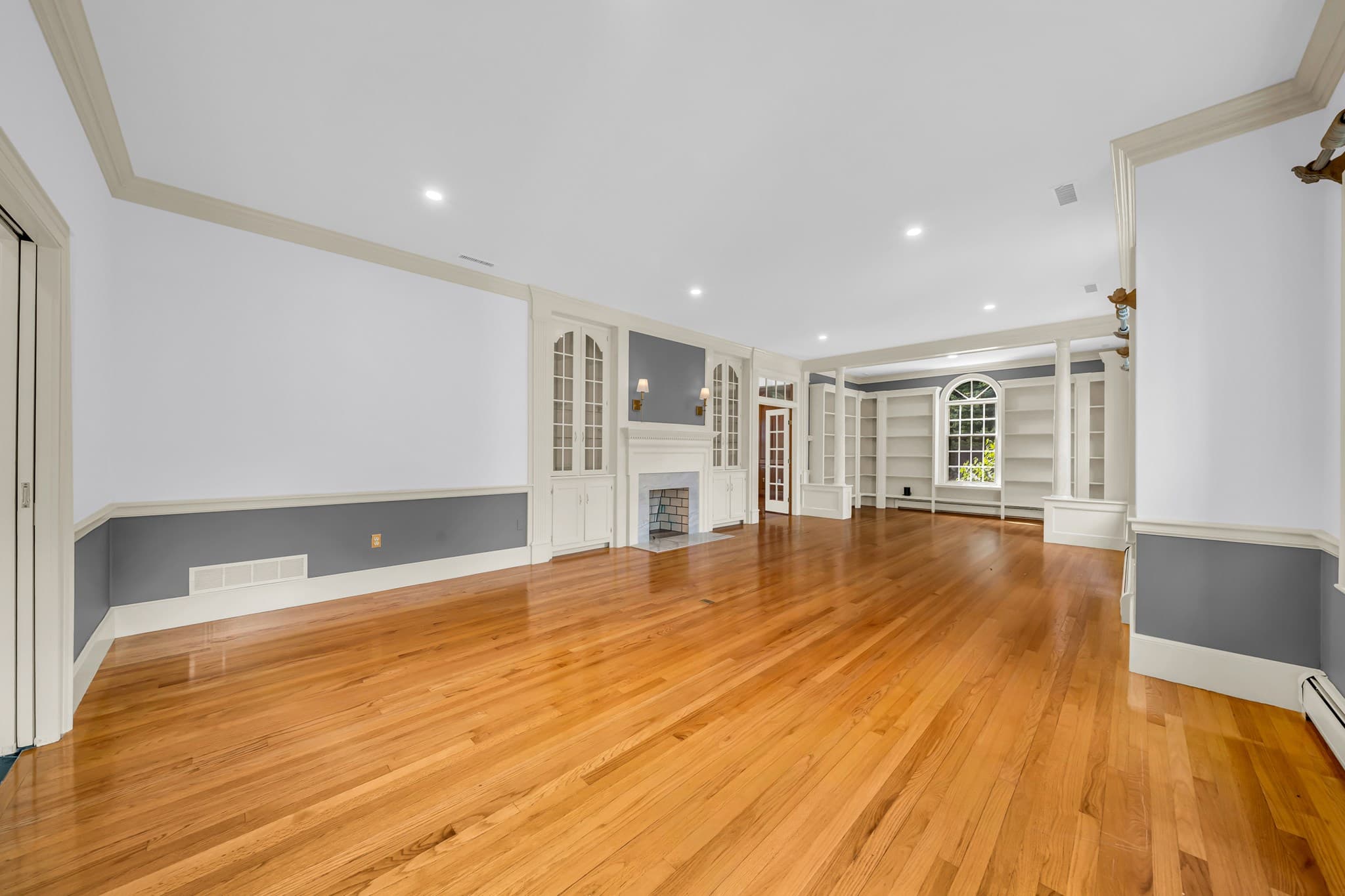 Single Family Residence at 40 Grandview Rd, Chelmsford MA 01824, photo 2 of 42