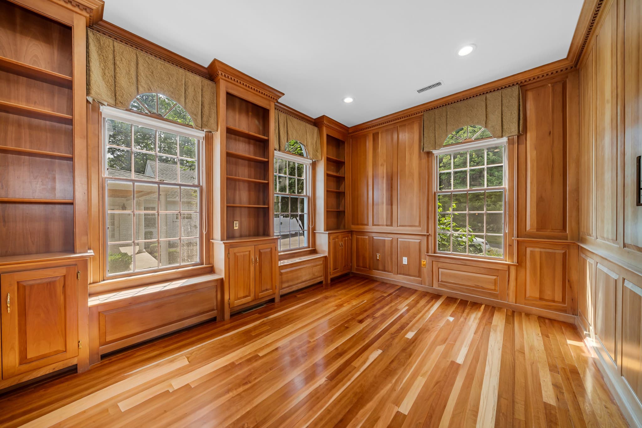 Single Family Residence at 40 Grandview Rd, Chelmsford MA 01824, photo 3 of 42