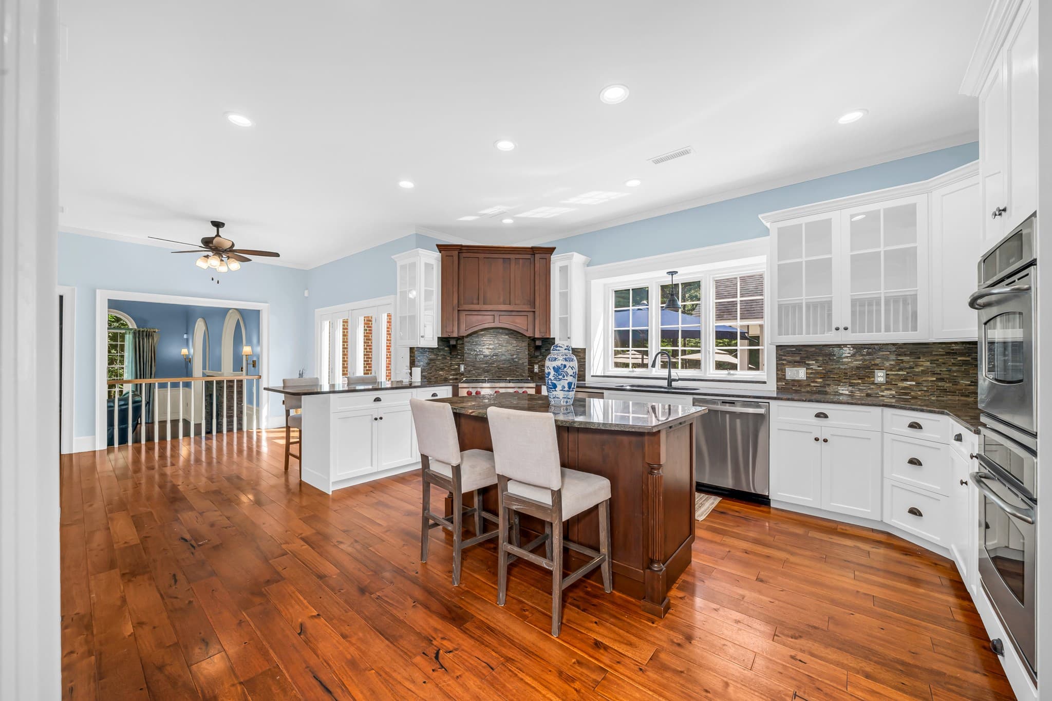 Single Family Residence at 40 Grandview Rd, Chelmsford MA 01824, photo 4 of 42