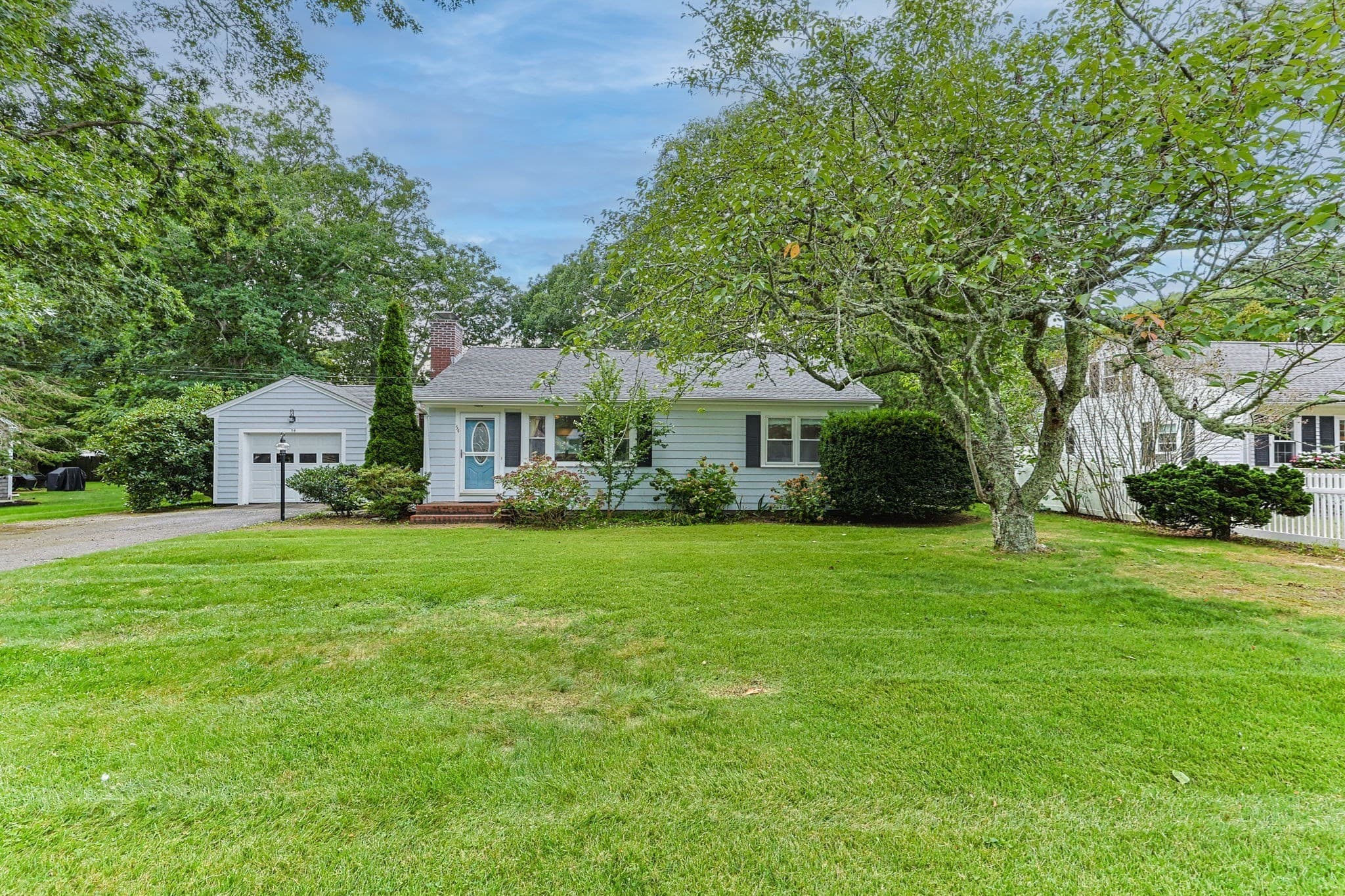 54 Lucerne Ave, Falmouth MA 02540