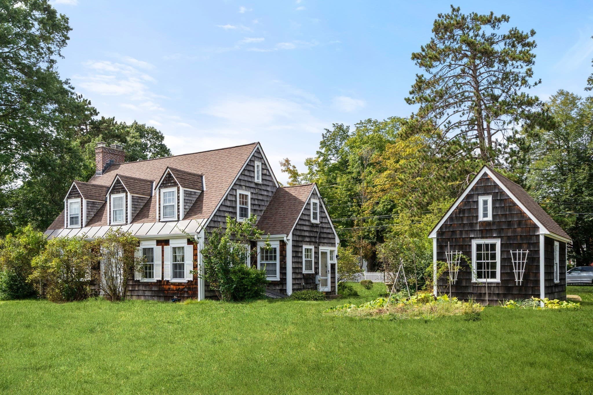60 Wellesley Street, Weston MA 02493