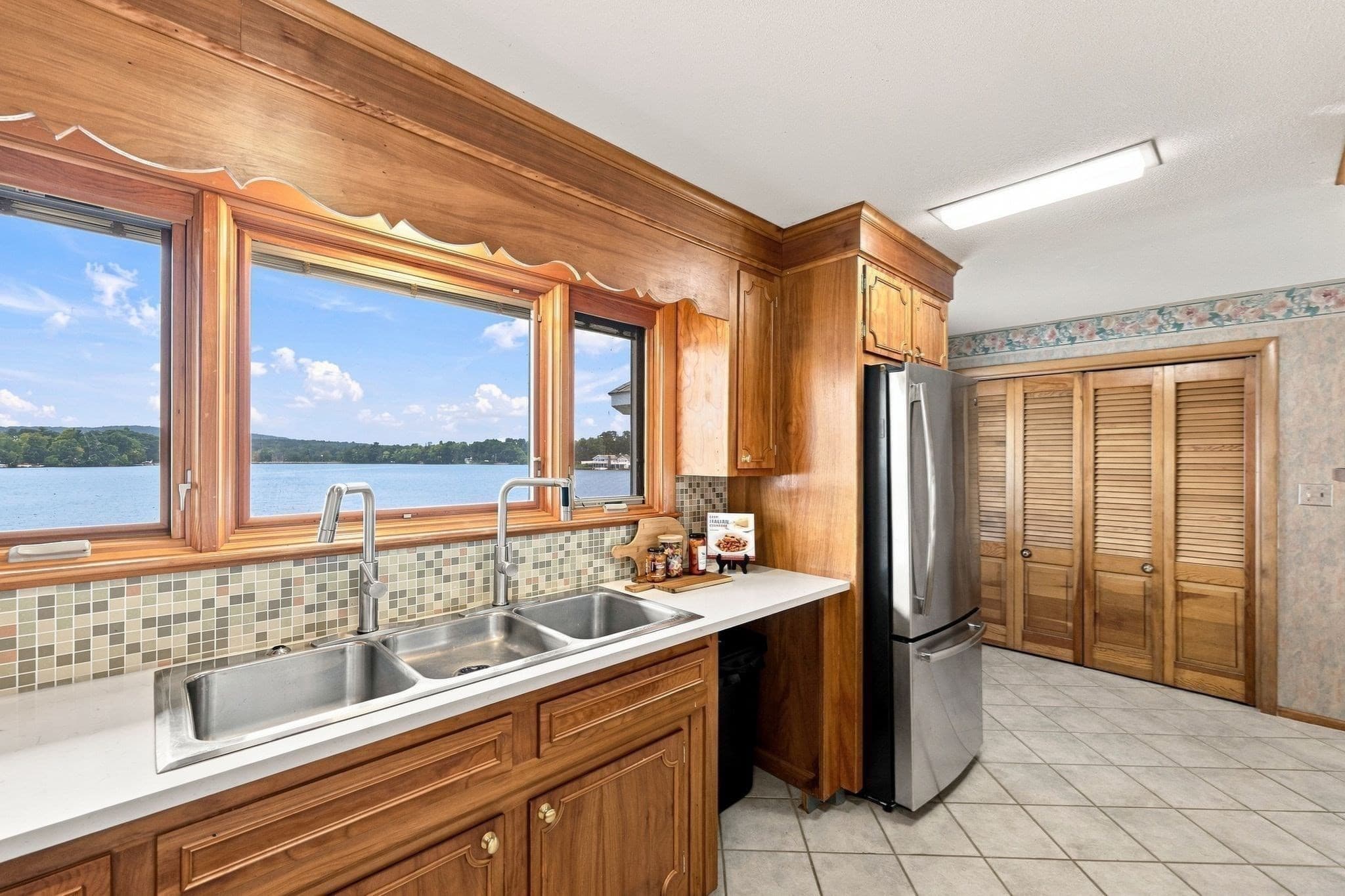 Single Family Residence at 29 Lake Shore Drive, Wales MA 01081, photo 9 of 42